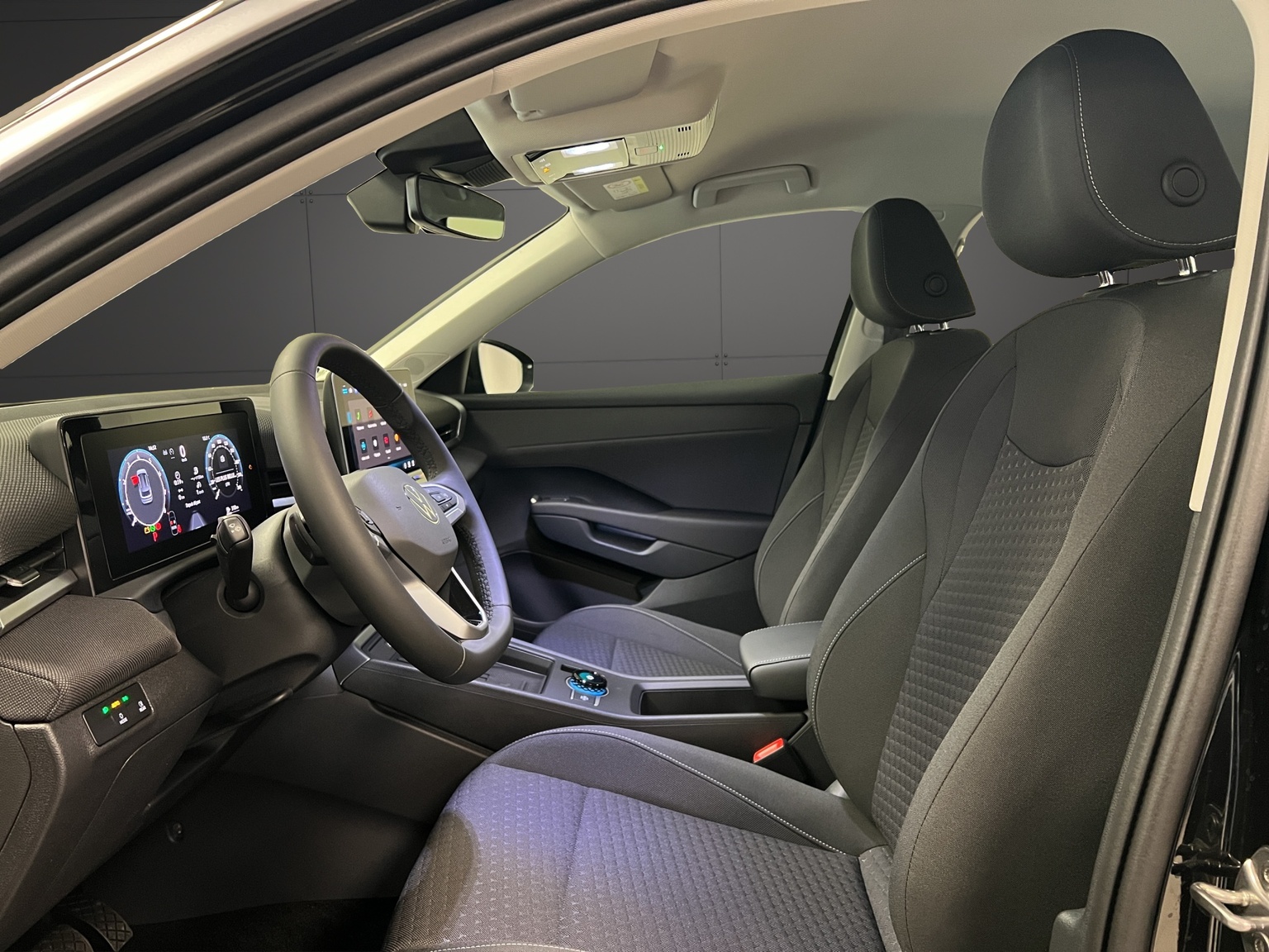 VW T-Roc 1.5 eTSI mHEV Trend DSG-image-5