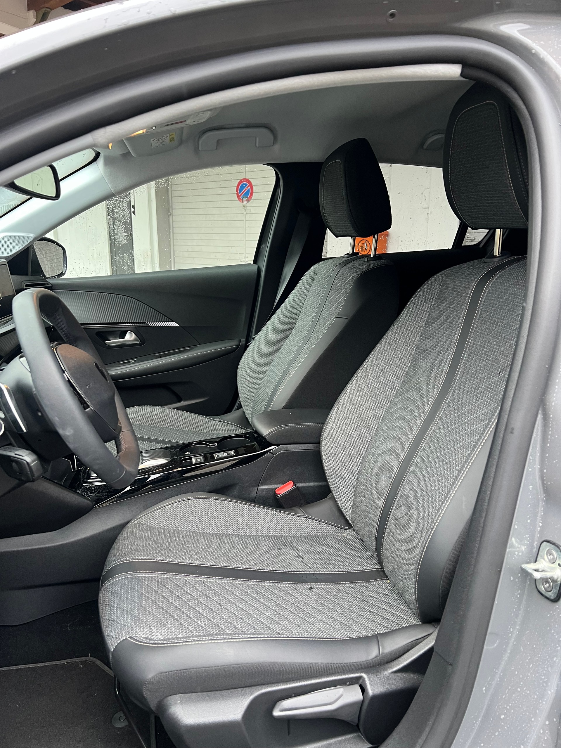 PEUGEOT 208 1.2 PureTech Active EAT8-image-4