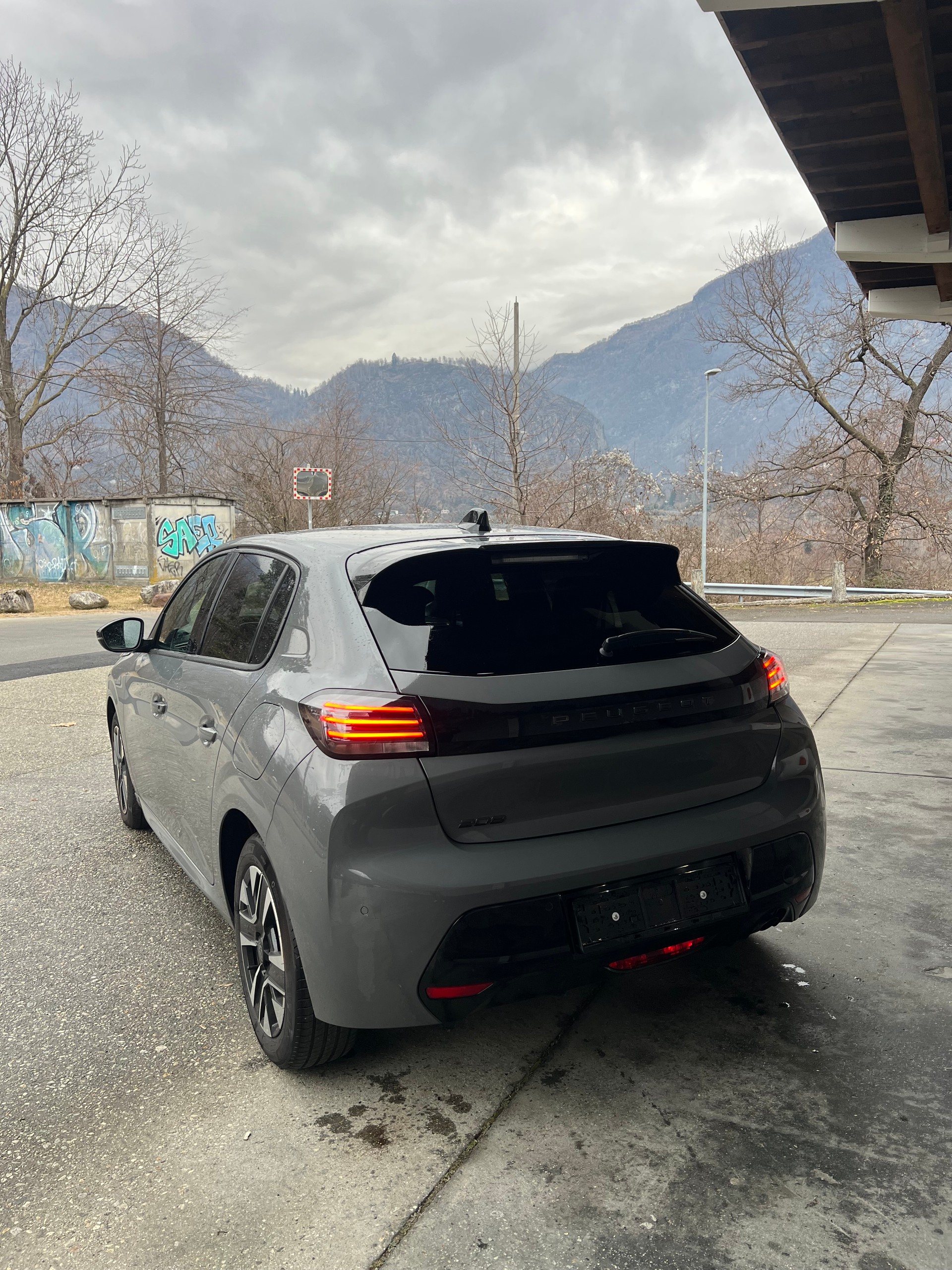 PEUGEOT 208 1.2 PureTech Active EAT8-image-2