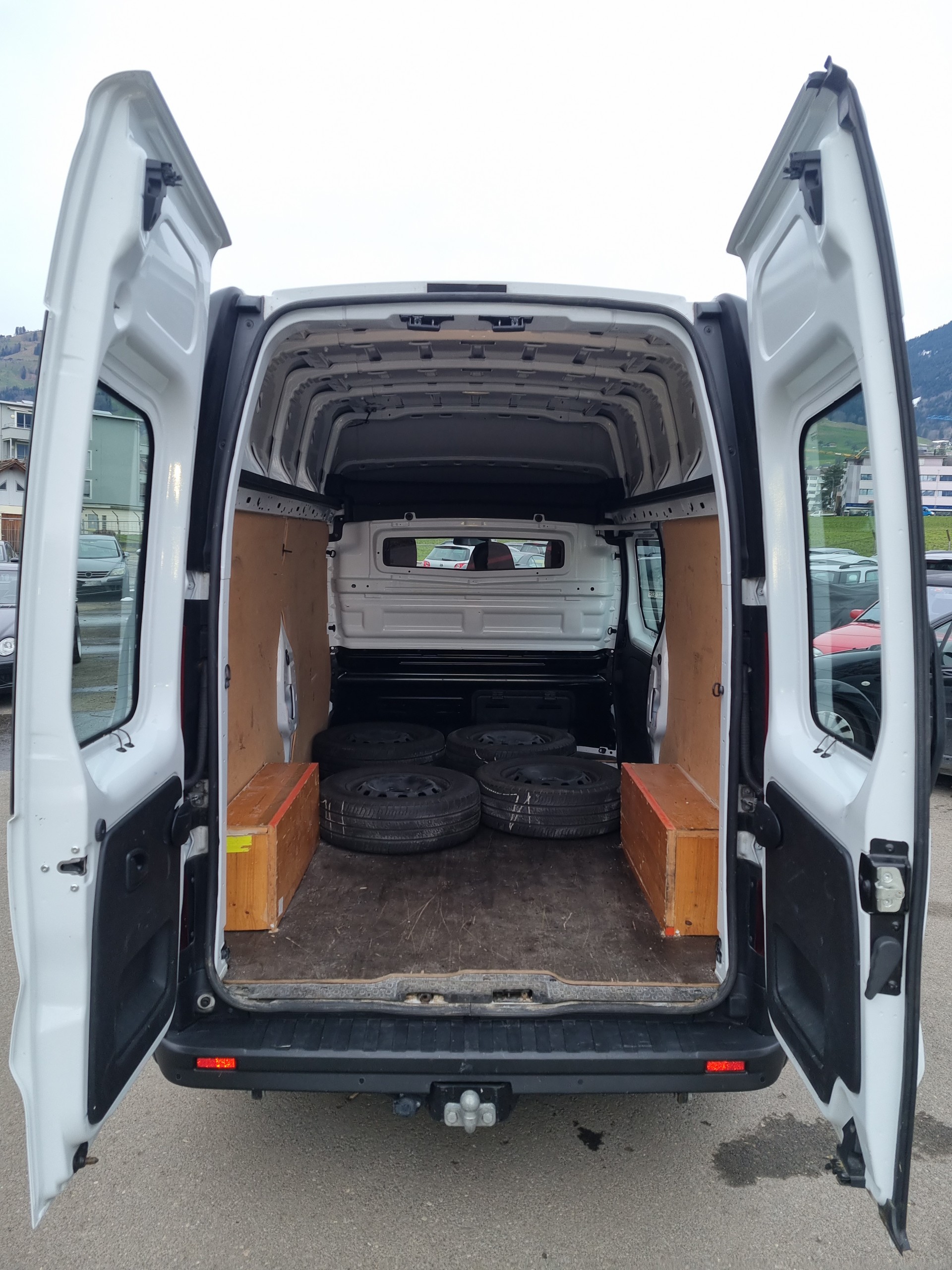 RENAULT Trafic 2.0 ENERGY dCi145 3.0t Business L2H1-image-6