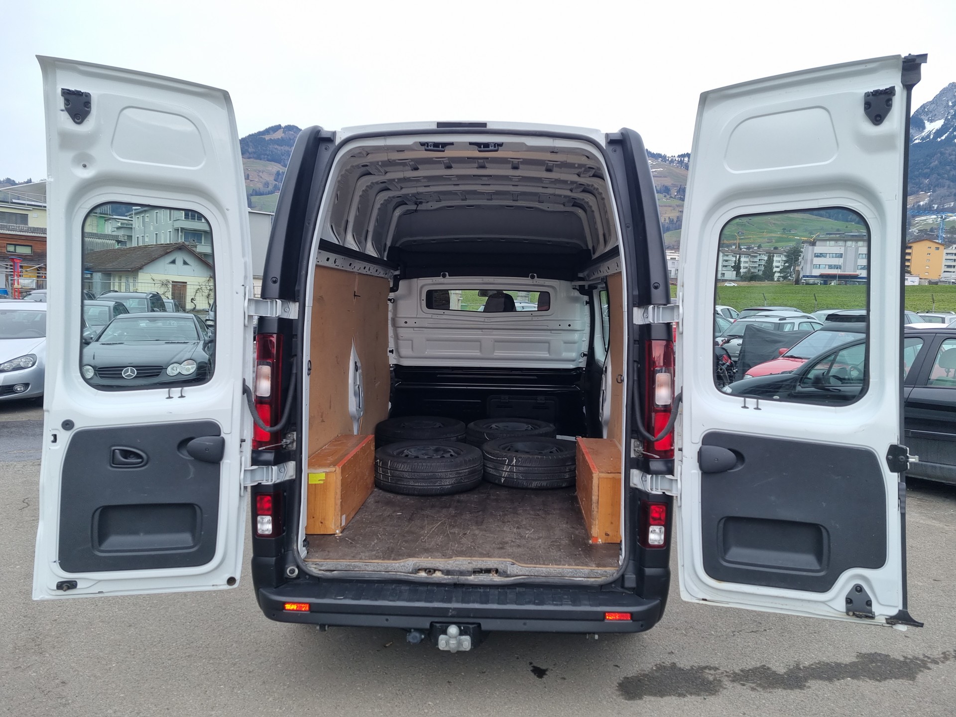 RENAULT Trafic 2.0 ENERGY dCi145 3.0t Business L2H1-image-7