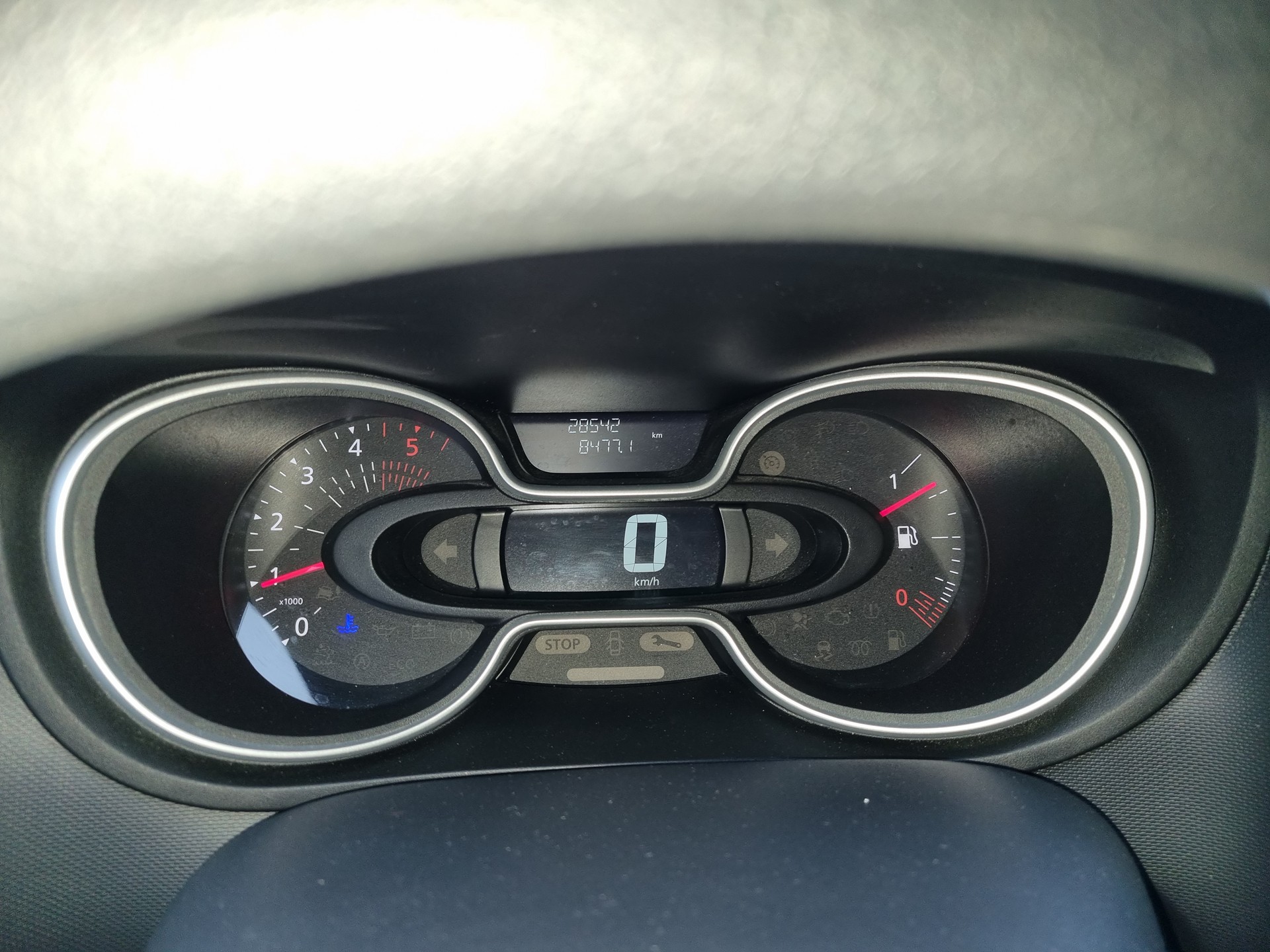 RENAULT Trafic 2.0 ENERGY dCi145 3.0t Business L2H1-image-9
