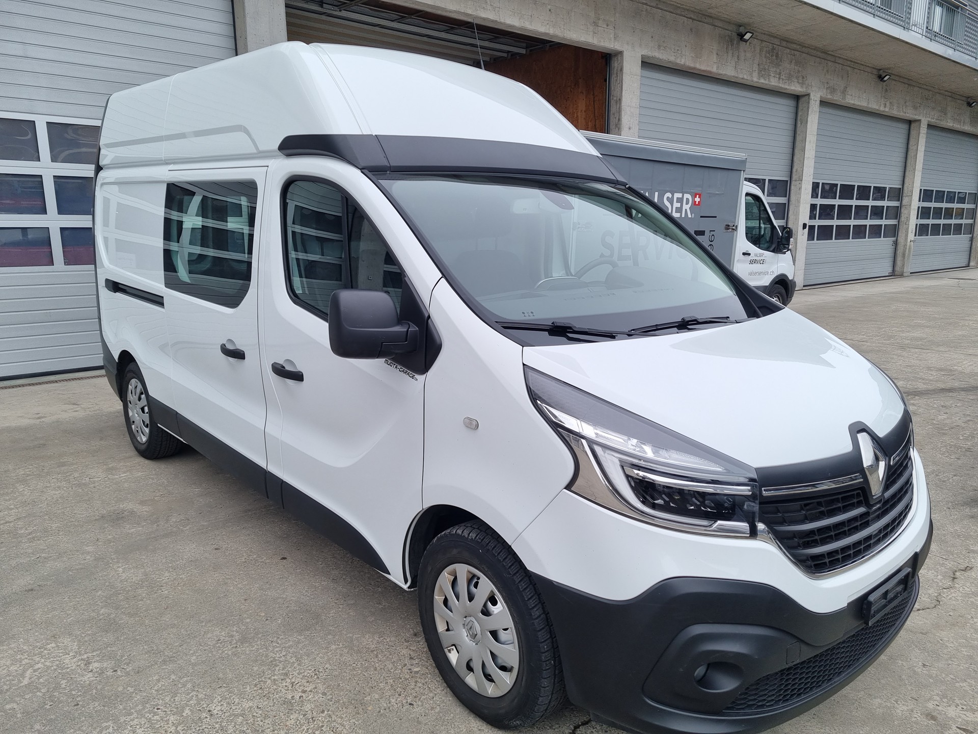 RENAULT Trafic 2.0 ENERGY dCi145 3.0t Business L2H1-image-3