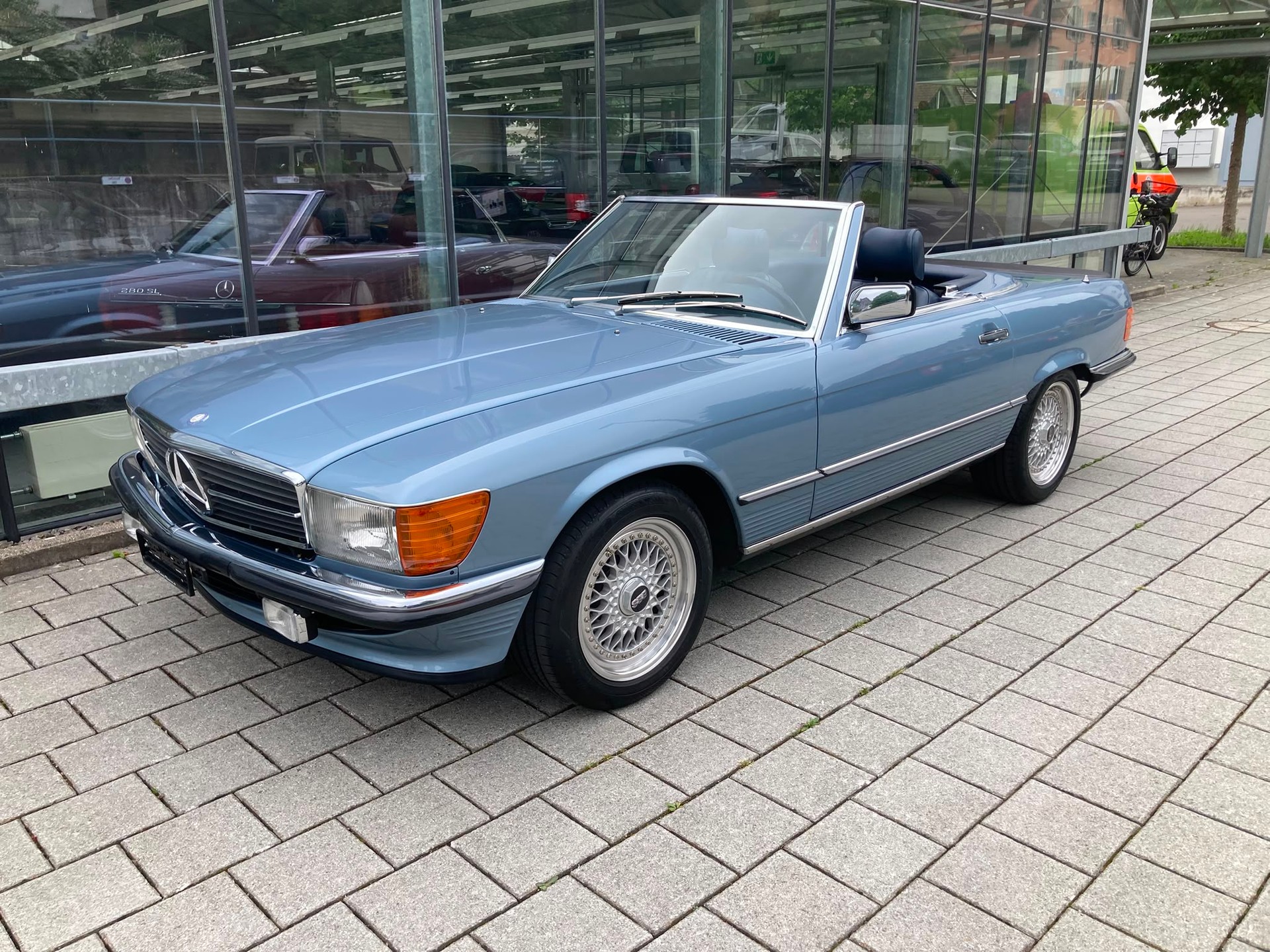 MERCEDES-BENZ SL 500-showroom-element-1