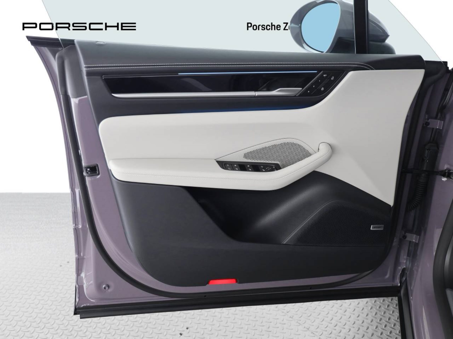 PORSCHE Macan 4-image-12