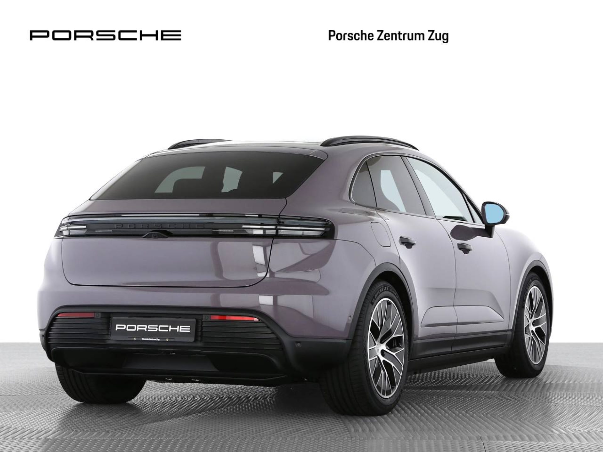 PORSCHE Macan 4-image-1