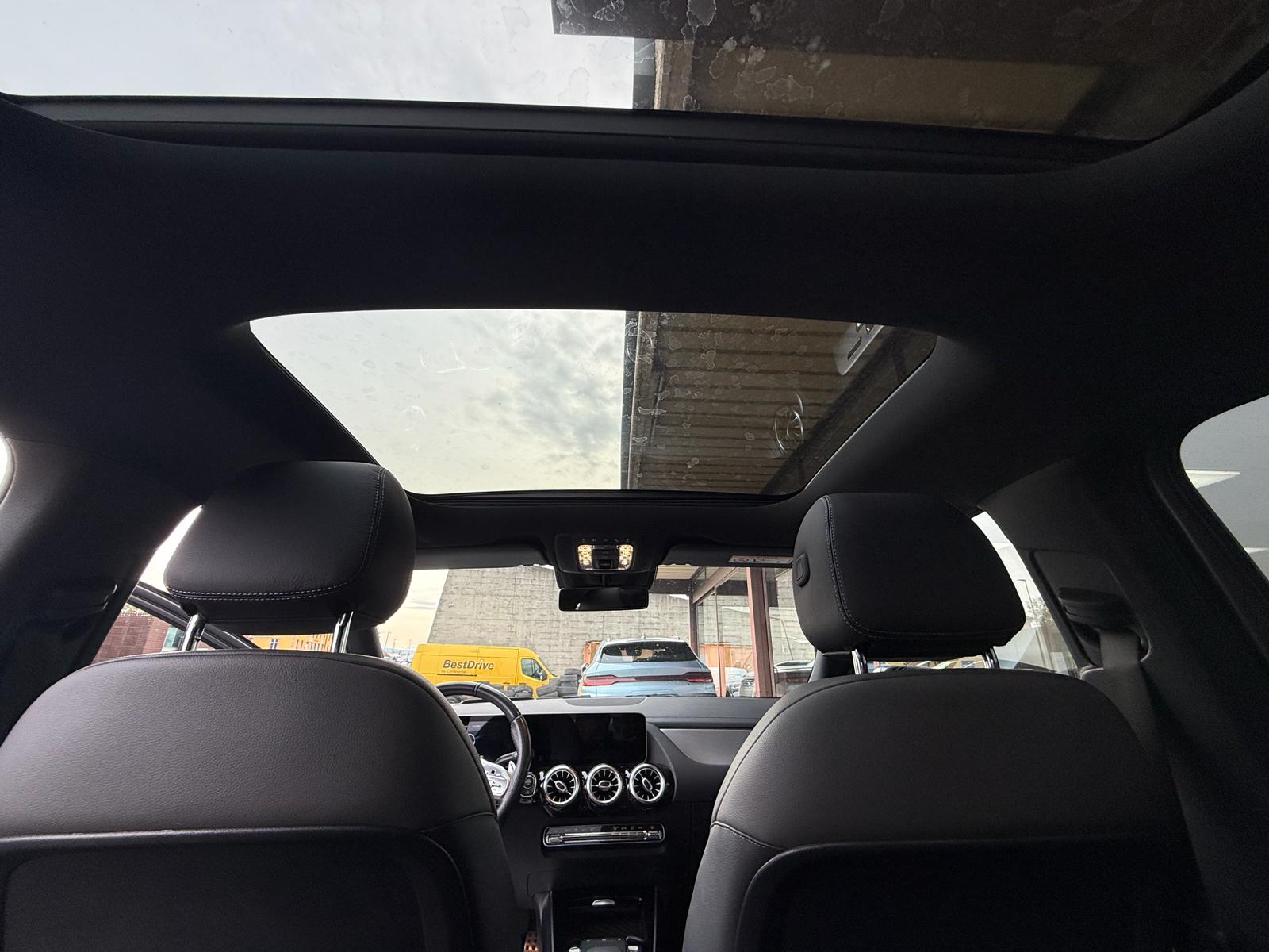 MERCEDES-BENZ GLA 35 AMG 4Matic 8G-Speedshift DCT-image-9