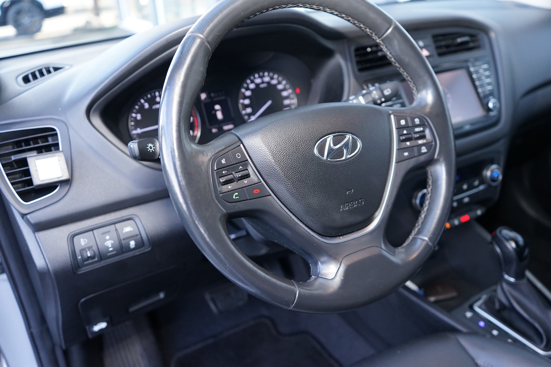 HYUNDAI i20 1.4 Vertex Automatic-image-19