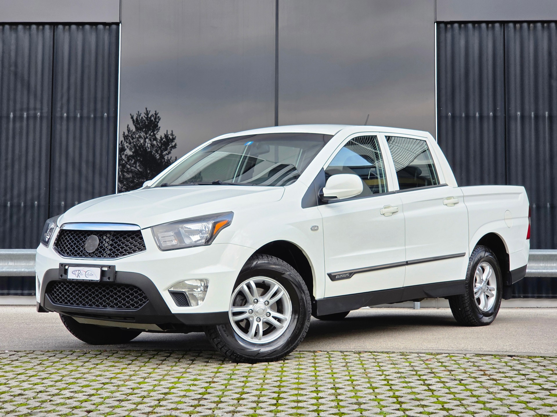 KGM-SsangYong Actyon Sports FR 2.0 Quartz 4WD - excellent état - crochet d'attelage - hard-top - carnet de services - expertisée 02.26.-image-0