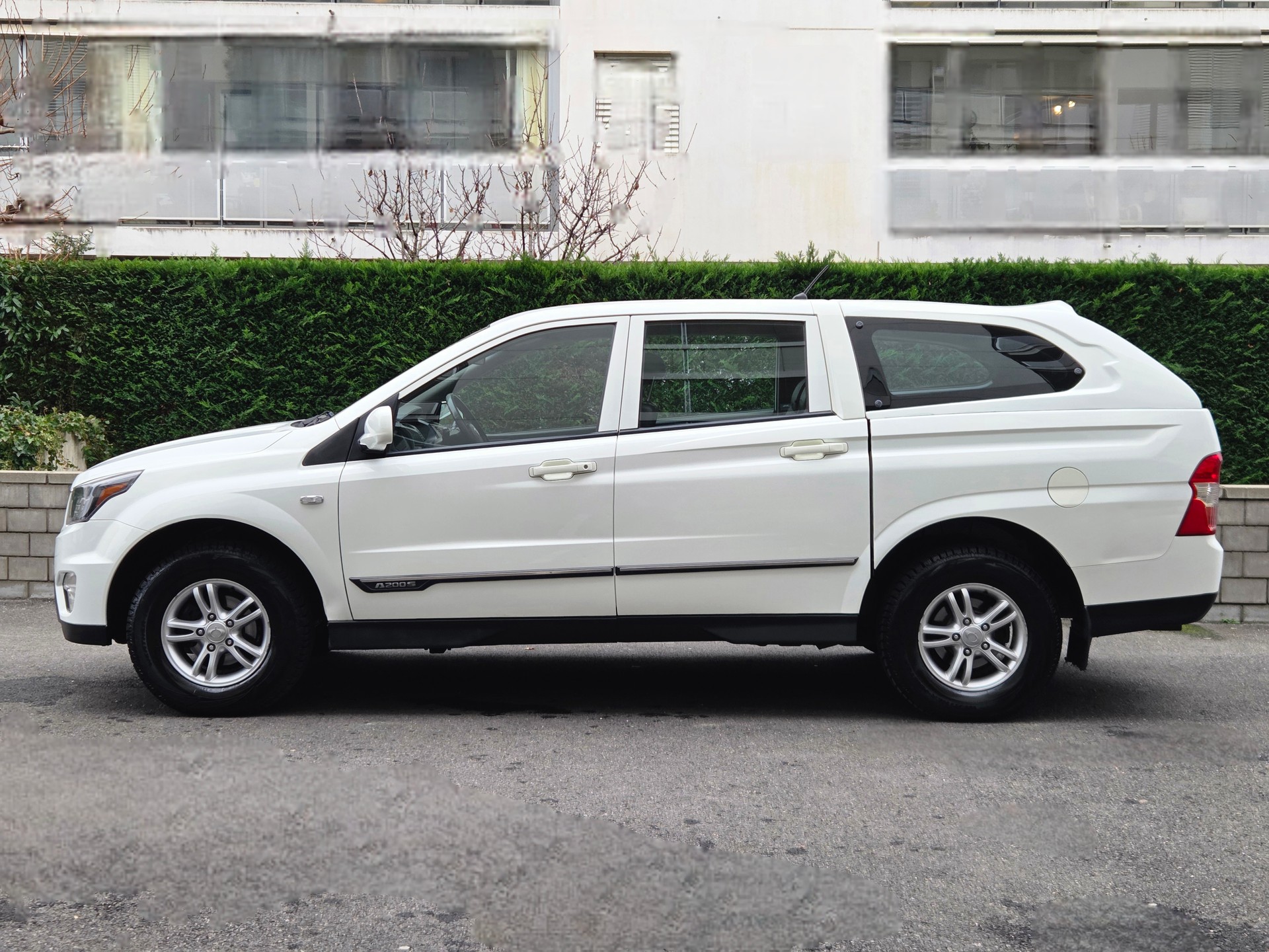 KGM-SsangYong Actyon Sports FR 2.0 Quartz 4WD - excellent état - crochet d'attelage - hard-top - carnet de services - expertisée 02.26.-image-5