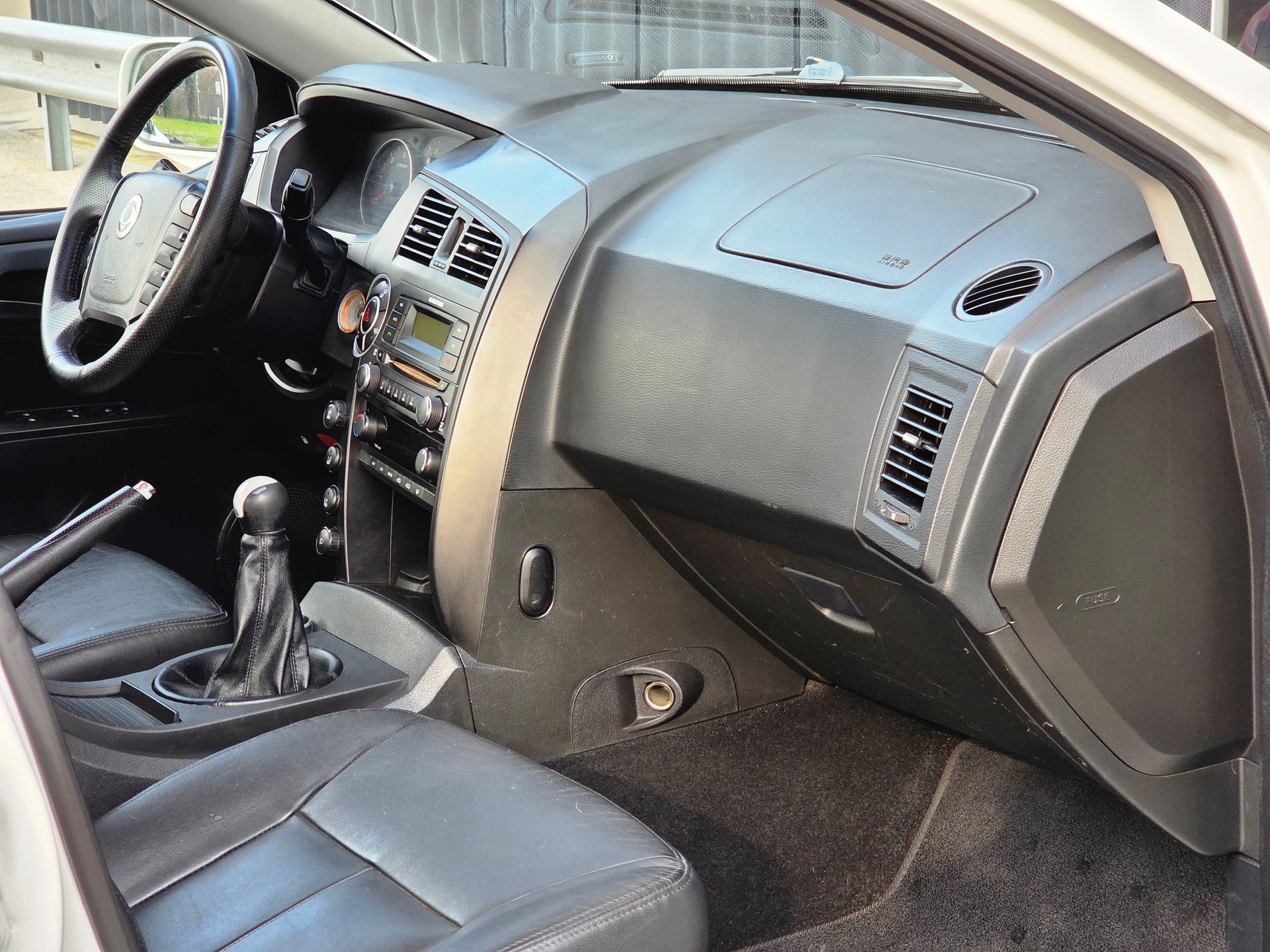 KGM-SsangYong Actyon Sports FR 2.0 Quartz 4WD - excellent état - crochet d'attelage - hard-top - carnet de services - expertisée 02.26.-image-10