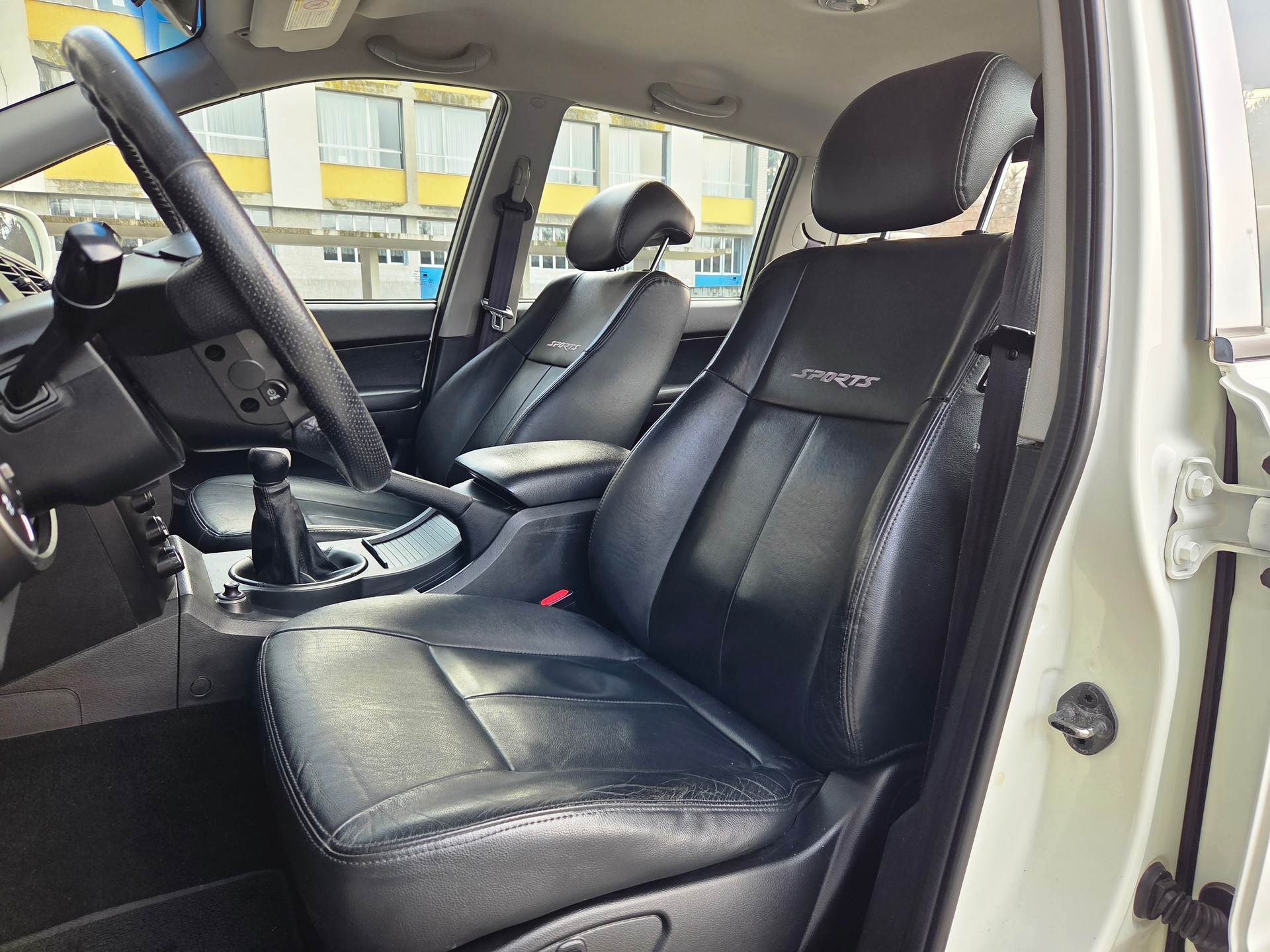 KGM-SsangYong Actyon Sports FR 2.0 Quartz 4WD - excellent état - crochet d'attelage - hard-top - carnet de services - expertisée 02.26.-image-12