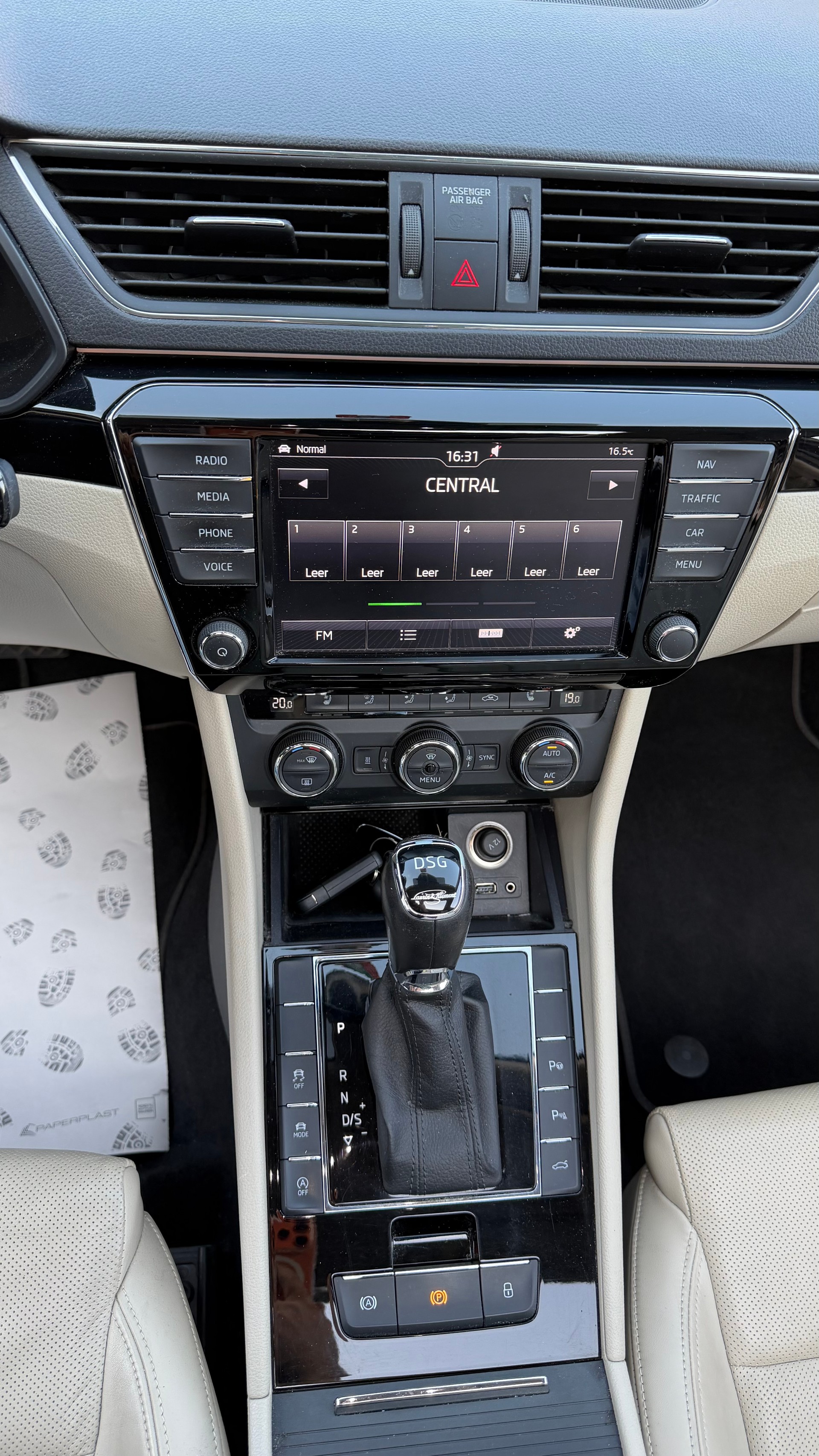 SKODA Superb Combi 2.0 TDi L&K 4x4 DSG-image-8
