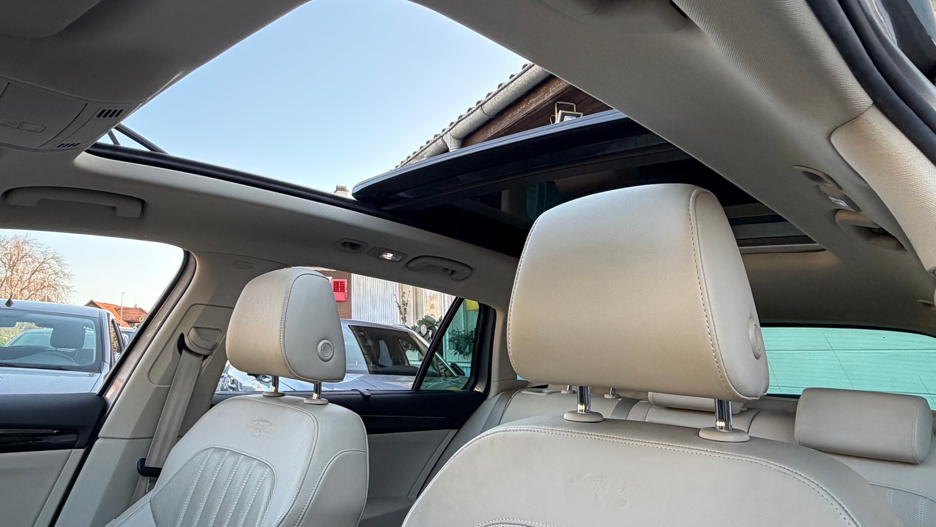 SKODA Superb Combi 2.0 TDi L&K 4x4 DSG-image-16