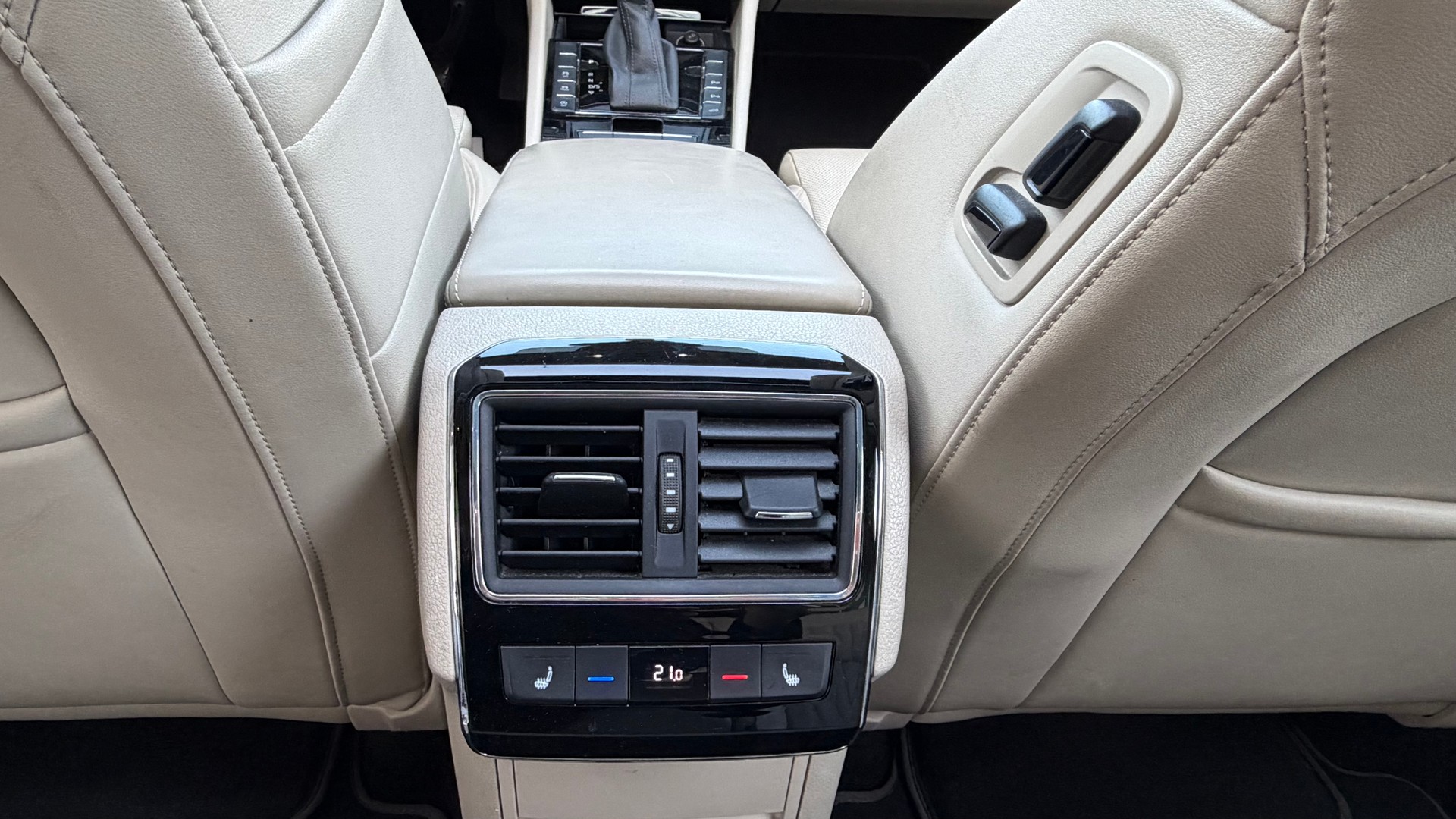 SKODA Superb Combi 2.0 TDi L&K 4x4 DSG-image-20