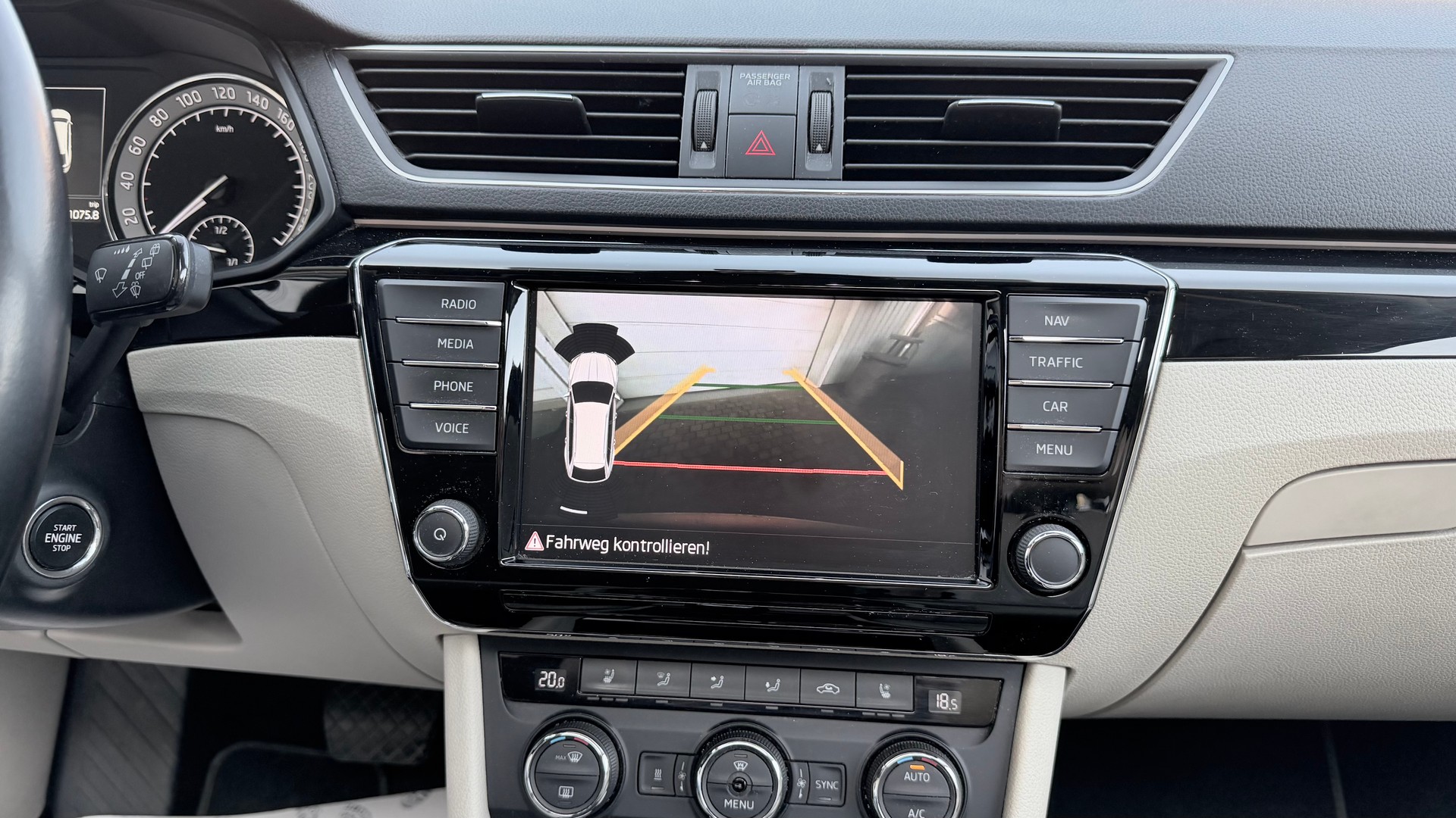 SKODA Superb Combi 2.0 TDi L&K 4x4 DSG-image-9