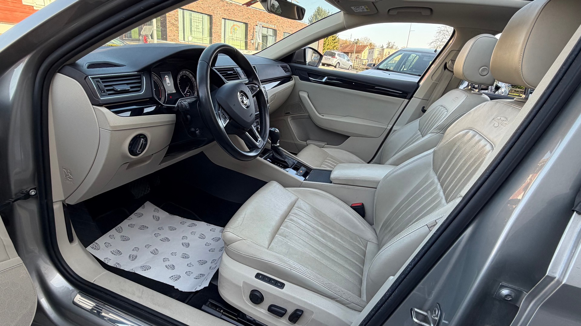 SKODA Superb Combi 2.0 TDi L&K 4x4 DSG-image-15