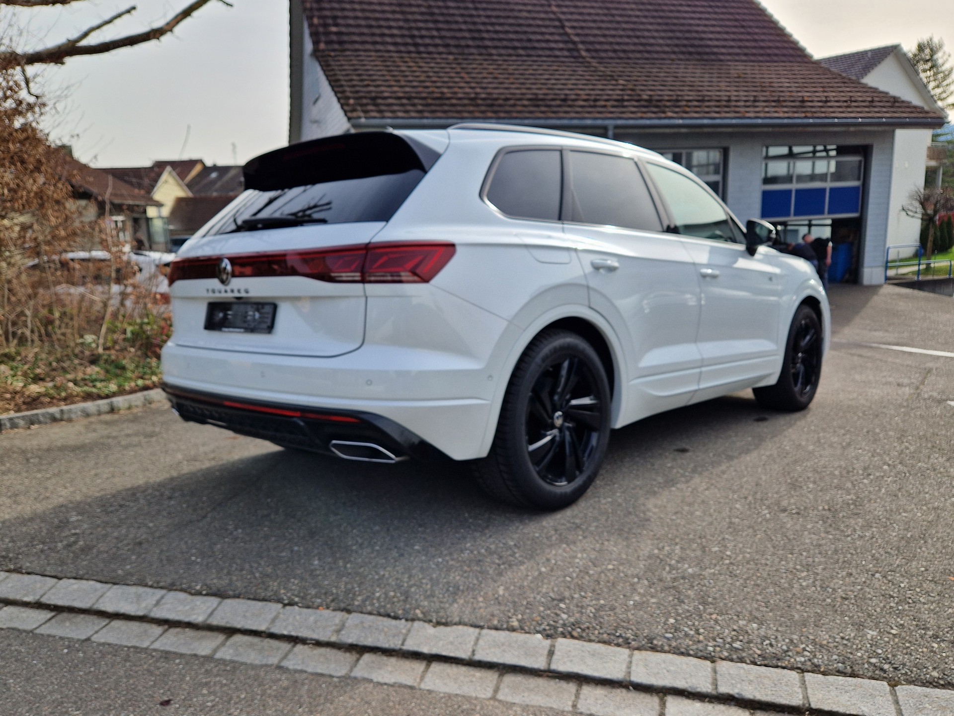 VW Touareg 3.0 TDI 286PS R-Line Tiptronic mit 5 Jahre 100tkm VW Werksgarantie-image-4