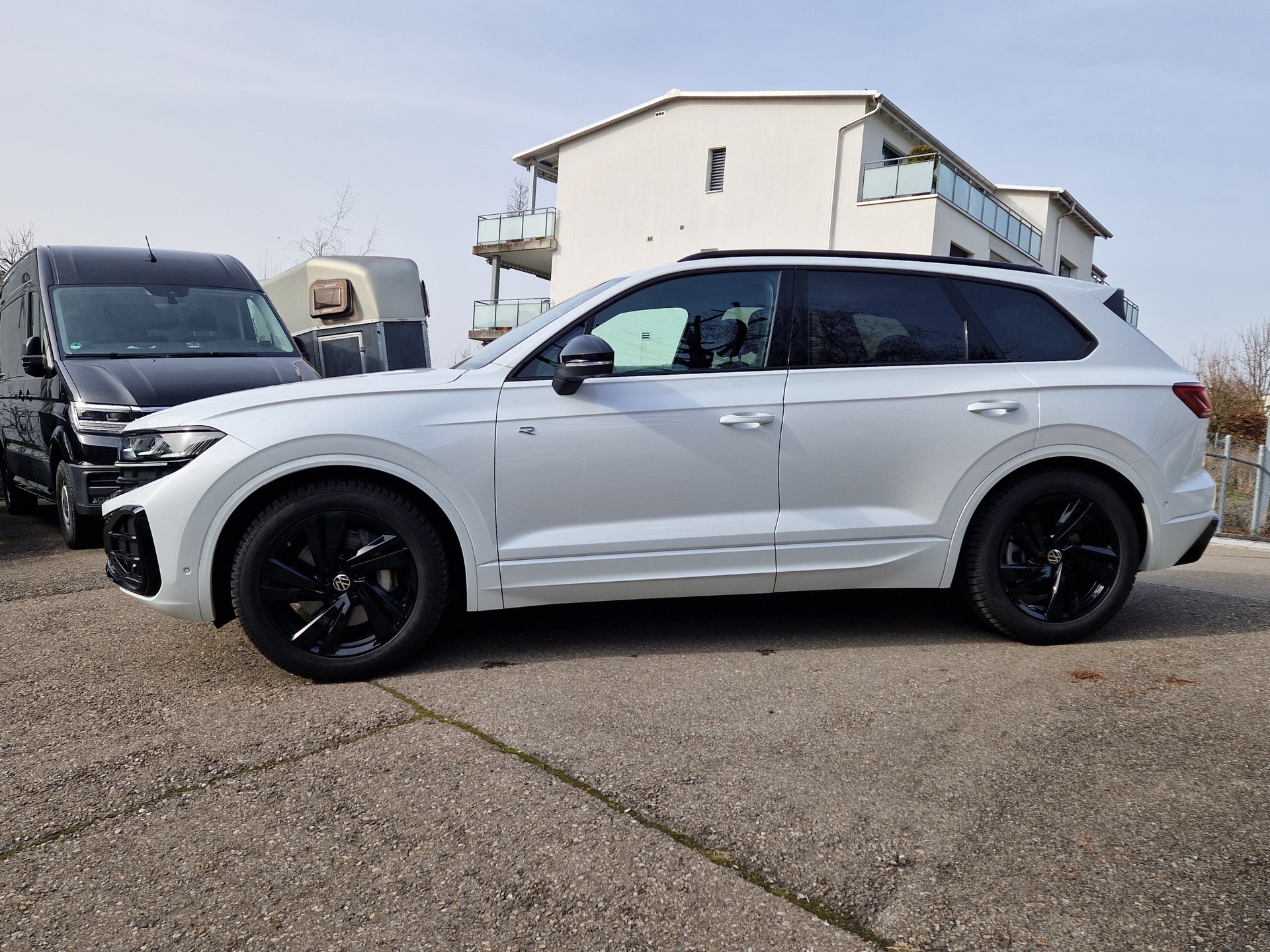 VW Touareg 3.0 TDI 286PS R-Line Tiptronic mit 5 Jahre 100tkm VW Werksgarantie-image-2