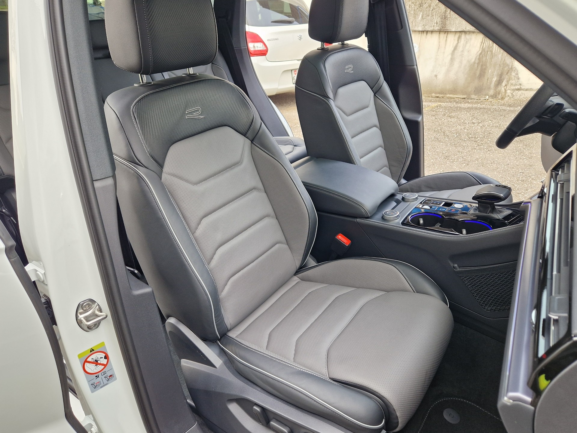 VW Touareg 3.0 TDI 286PS R-Line Tiptronic mit 5 Jahre 100tkm VW Werksgarantie-image-9