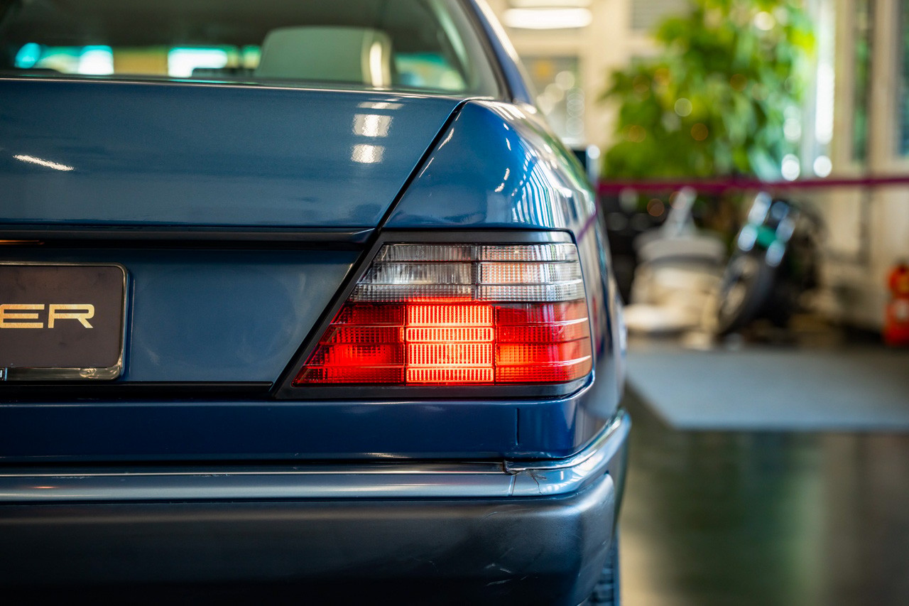 MERCEDES-BENZ 300 CE-image-8