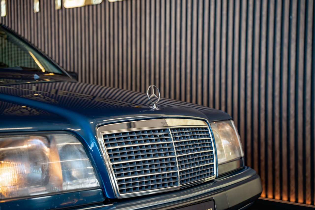 MERCEDES-BENZ 300 CE-image-10
