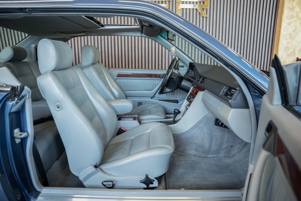 MERCEDES-BENZ 300 CE-image-16