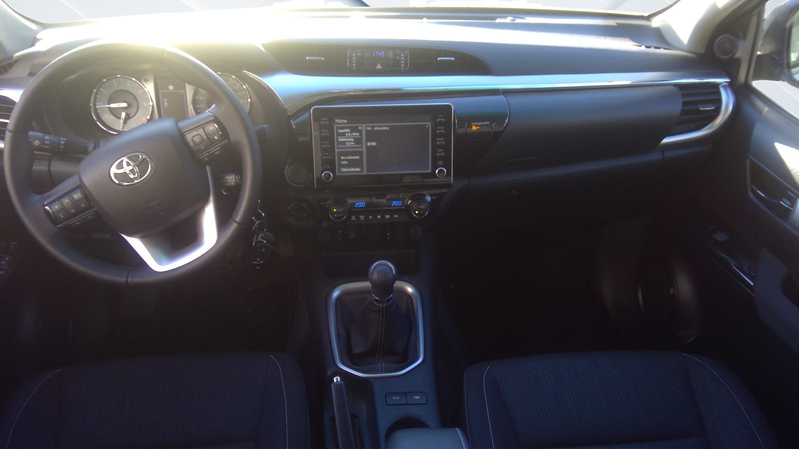 TOYOTA Hilux 2.4D-4D Style Double Cab 4x4 A-image-3