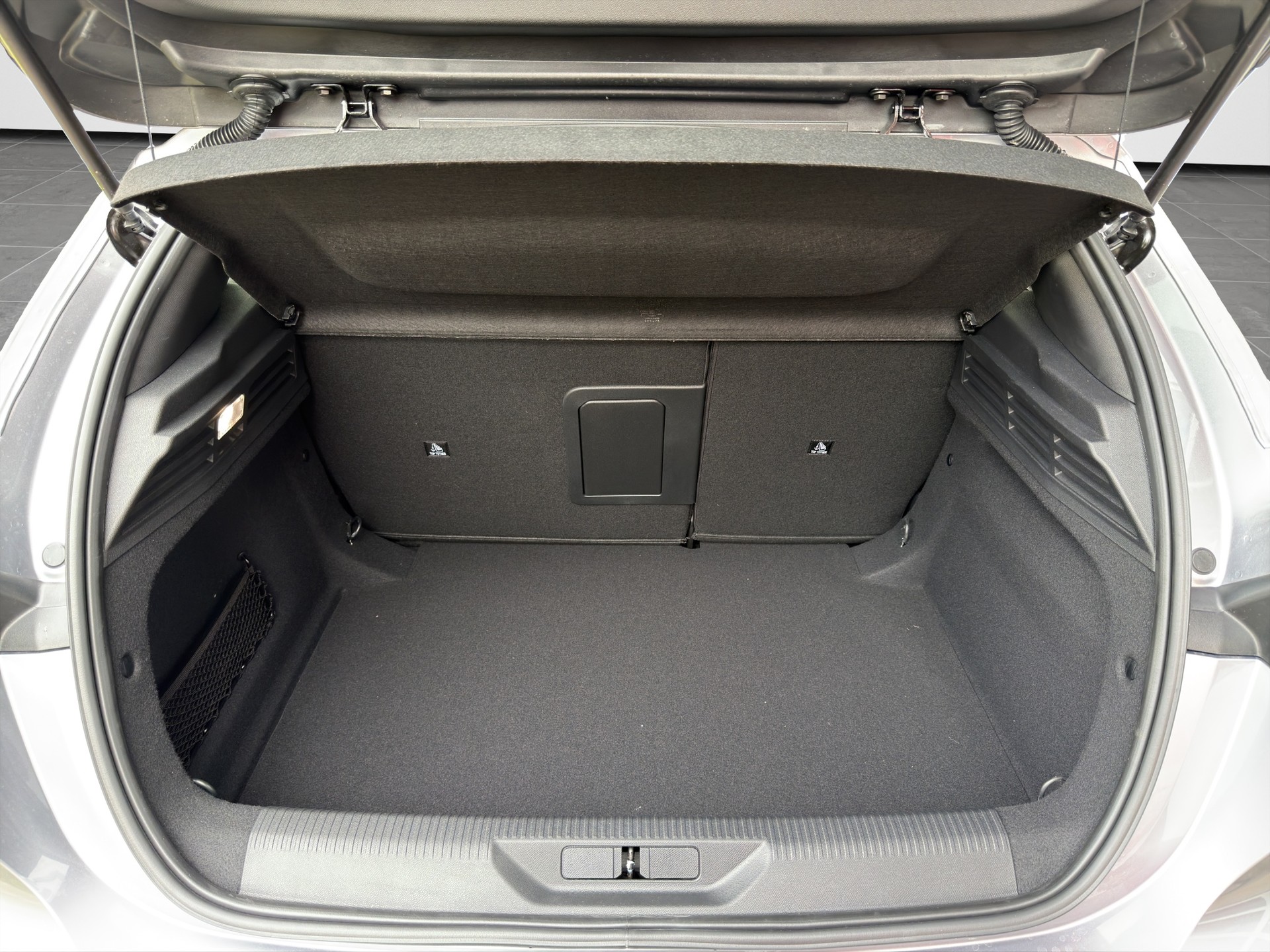 PEUGEOT 308 1.2 Pure Tech Allure EAT8-image-10