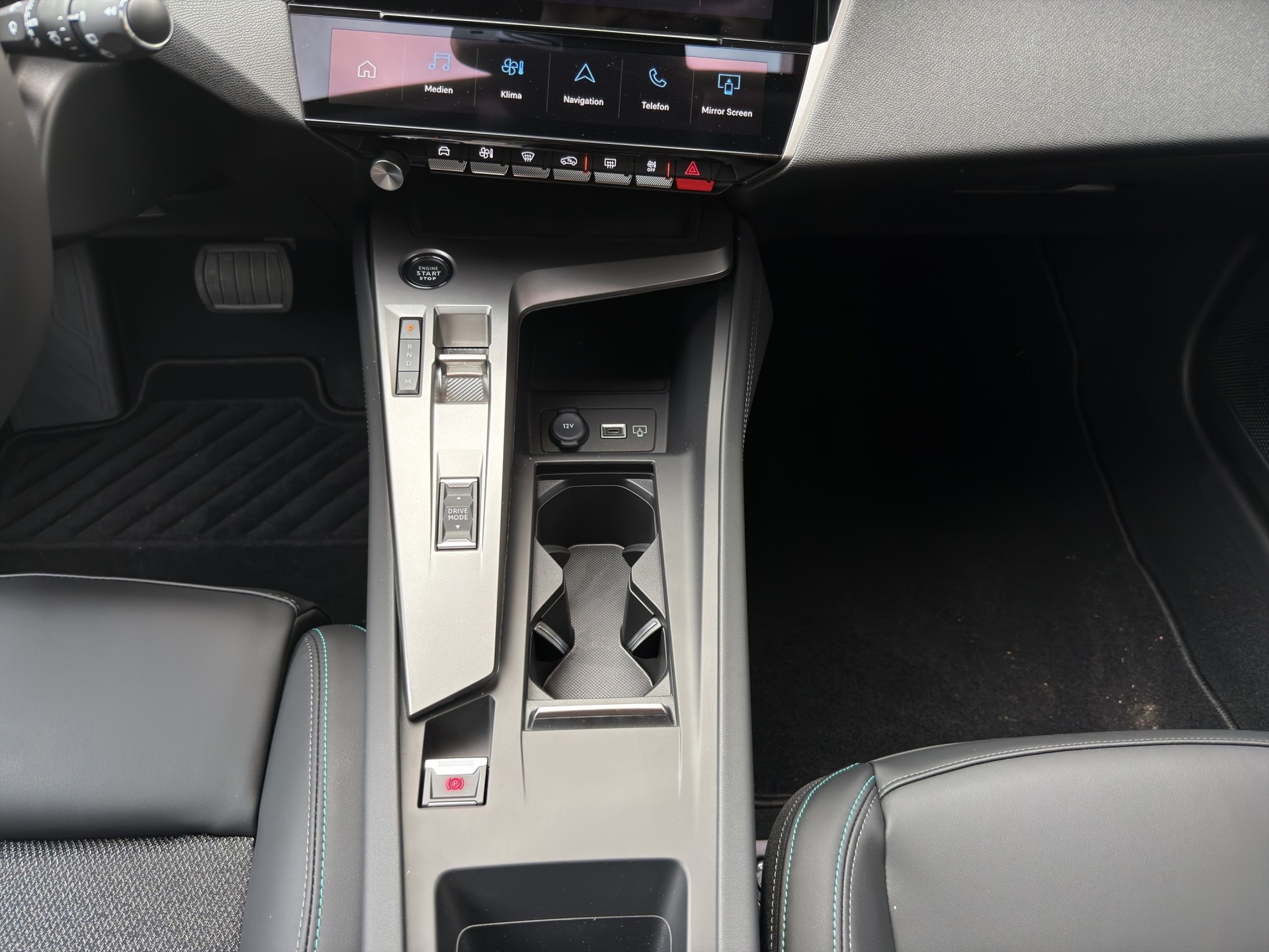 PEUGEOT 308 1.2 Pure Tech Allure EAT8-image-9