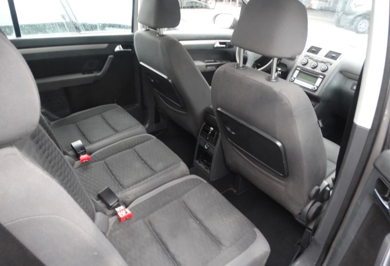 VW Touran 2.0 TDI Trendline-image-10