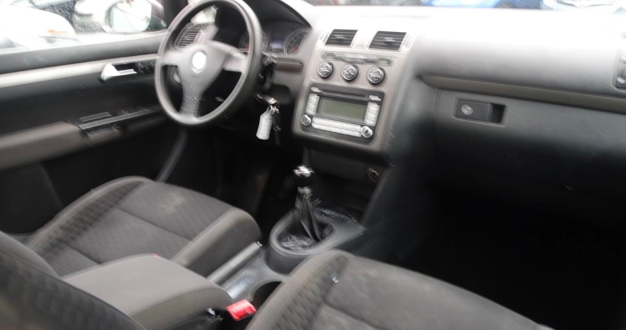 VW Touran 2.0 TDI Trendline-image-9