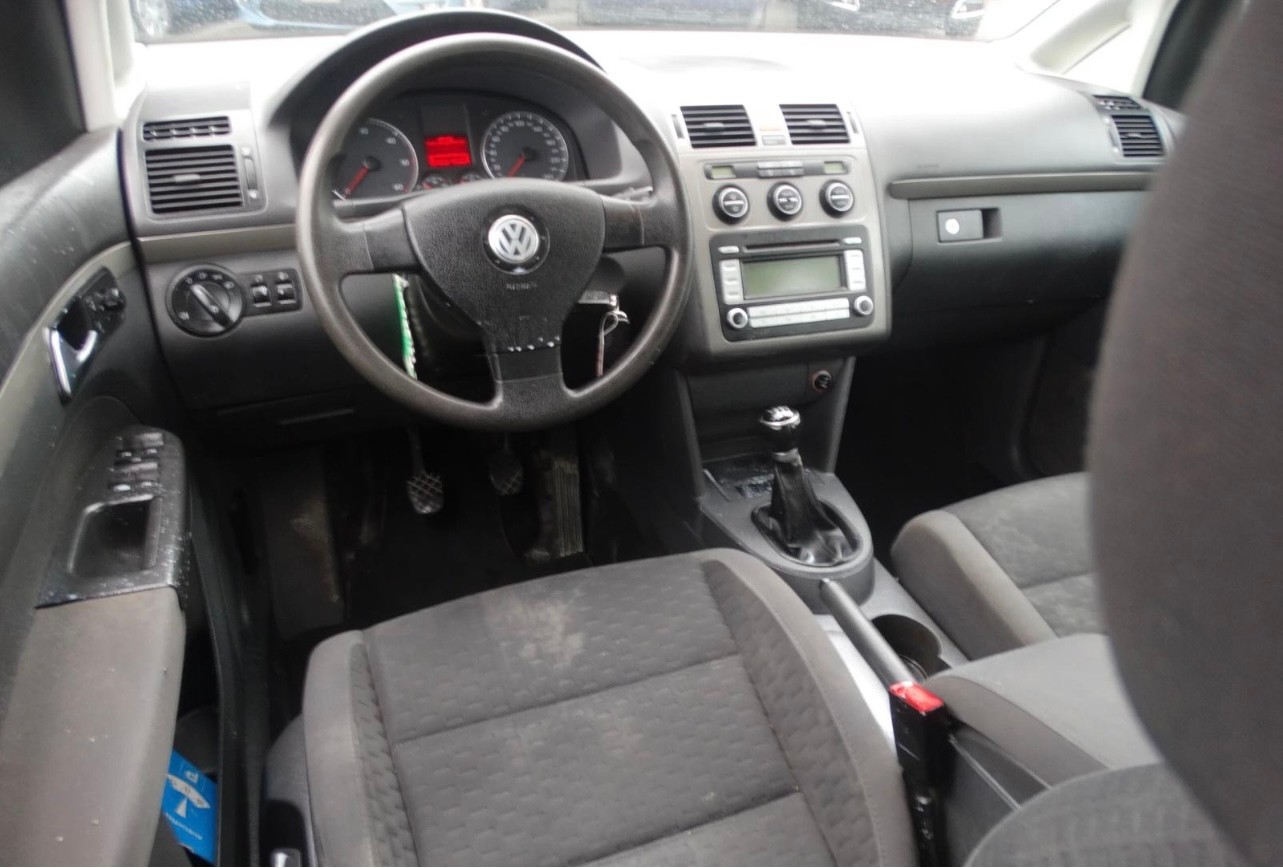 VW Touran 2.0 TDI Trendline-image-6