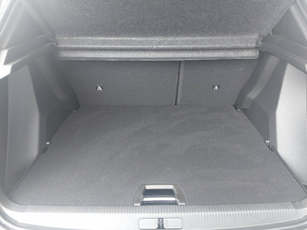 PEUGEOT 2008 1.2 Hybrid 145 GT-image-8