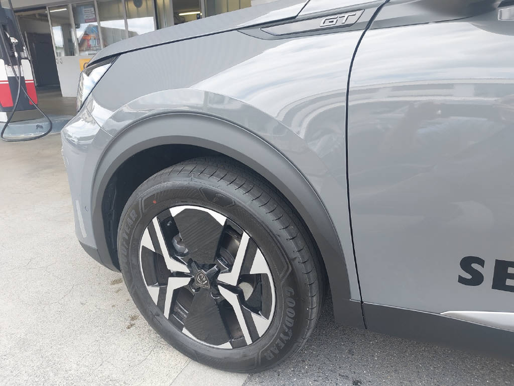 PEUGEOT 2008 1.2 Hybrid 145 GT-image-9