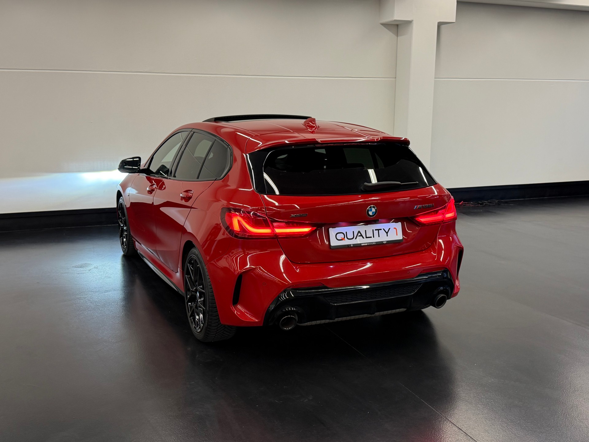 BMW M135i xDrive Steptronic-image-5