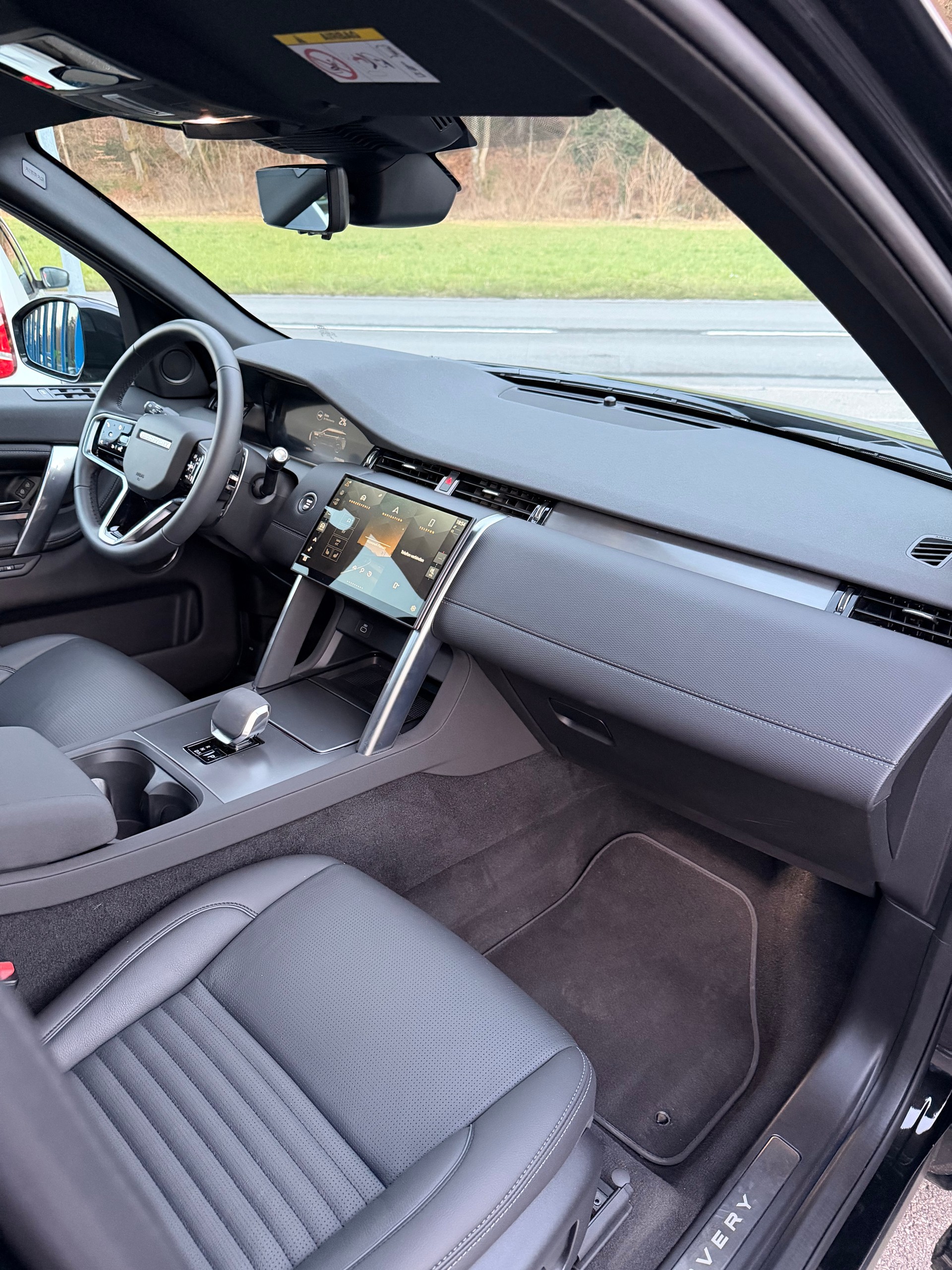 LAND ROVER Discovery Sport P270e 1.5 PHEV Dynamic SE AT8-image-9