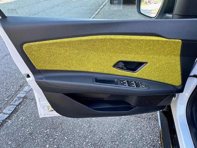 RENAULT R5 E-Tech Comfort Range 52 kWh Iconic Five-image-15