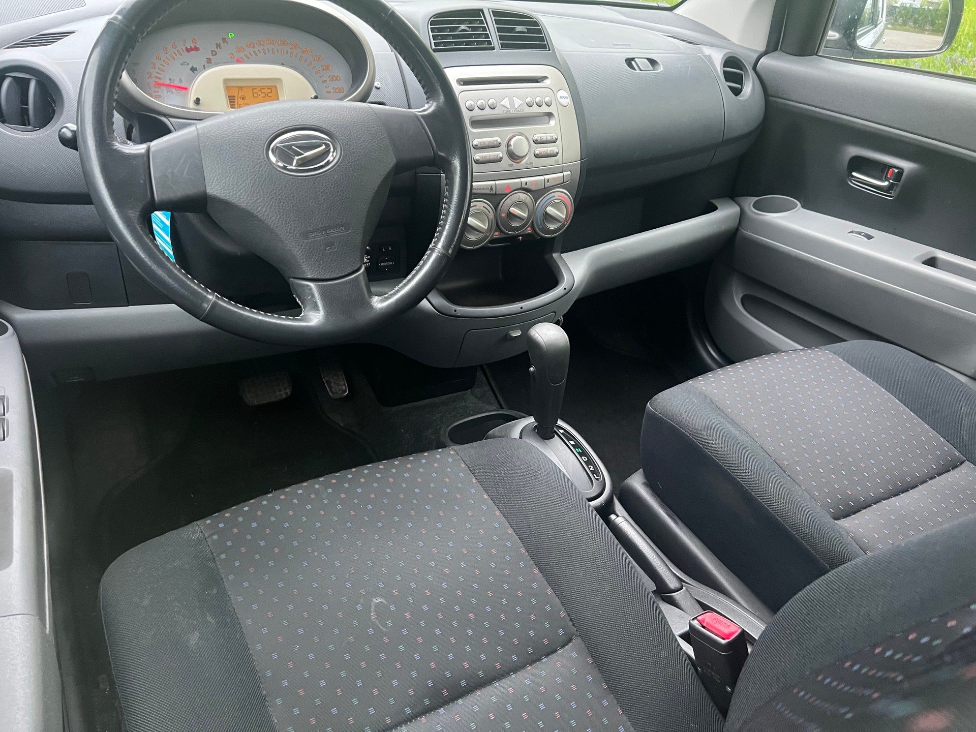DAIHATSU Sirion 1.3 S Custom 4WD Automatic-image-10