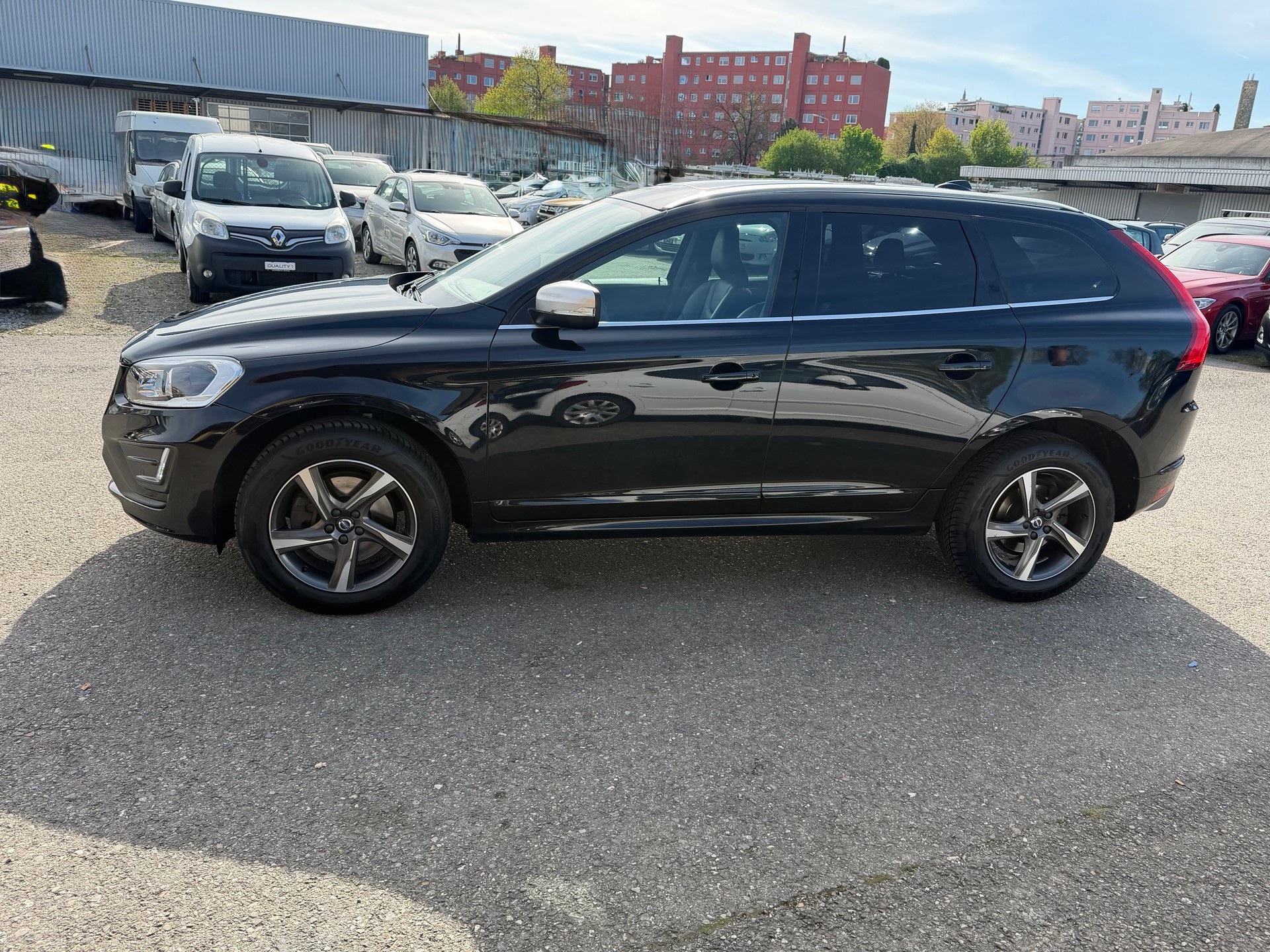 VOLVO XC60 D5 AWD Summum R-Design Geartronic-image-14