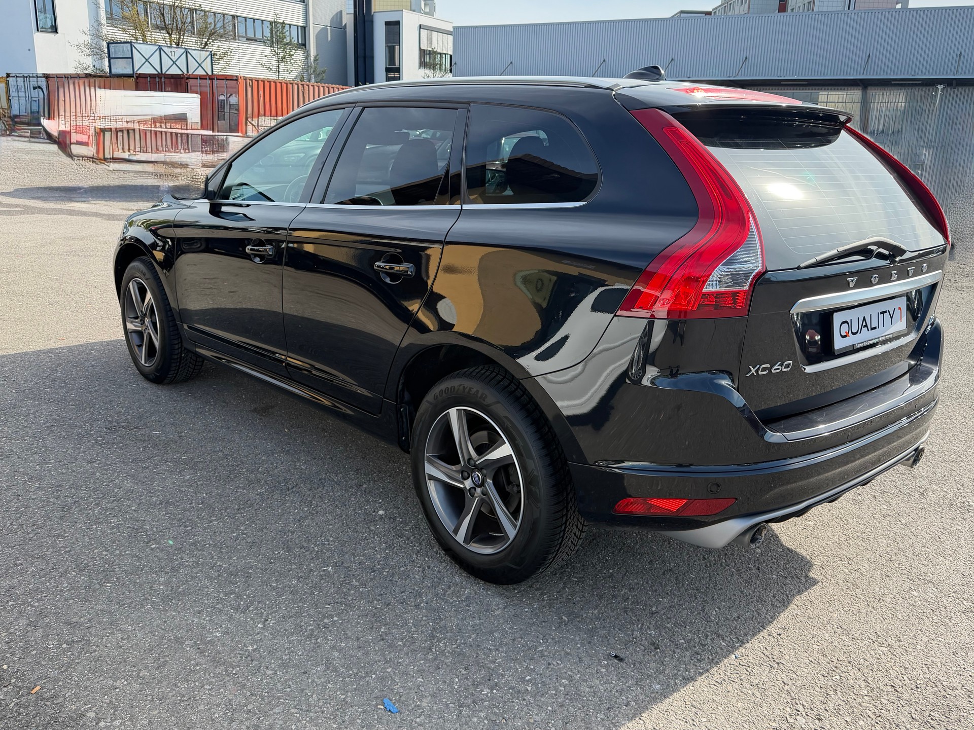 VOLVO XC60 D5 AWD Summum R-Design Geartronic-image-22