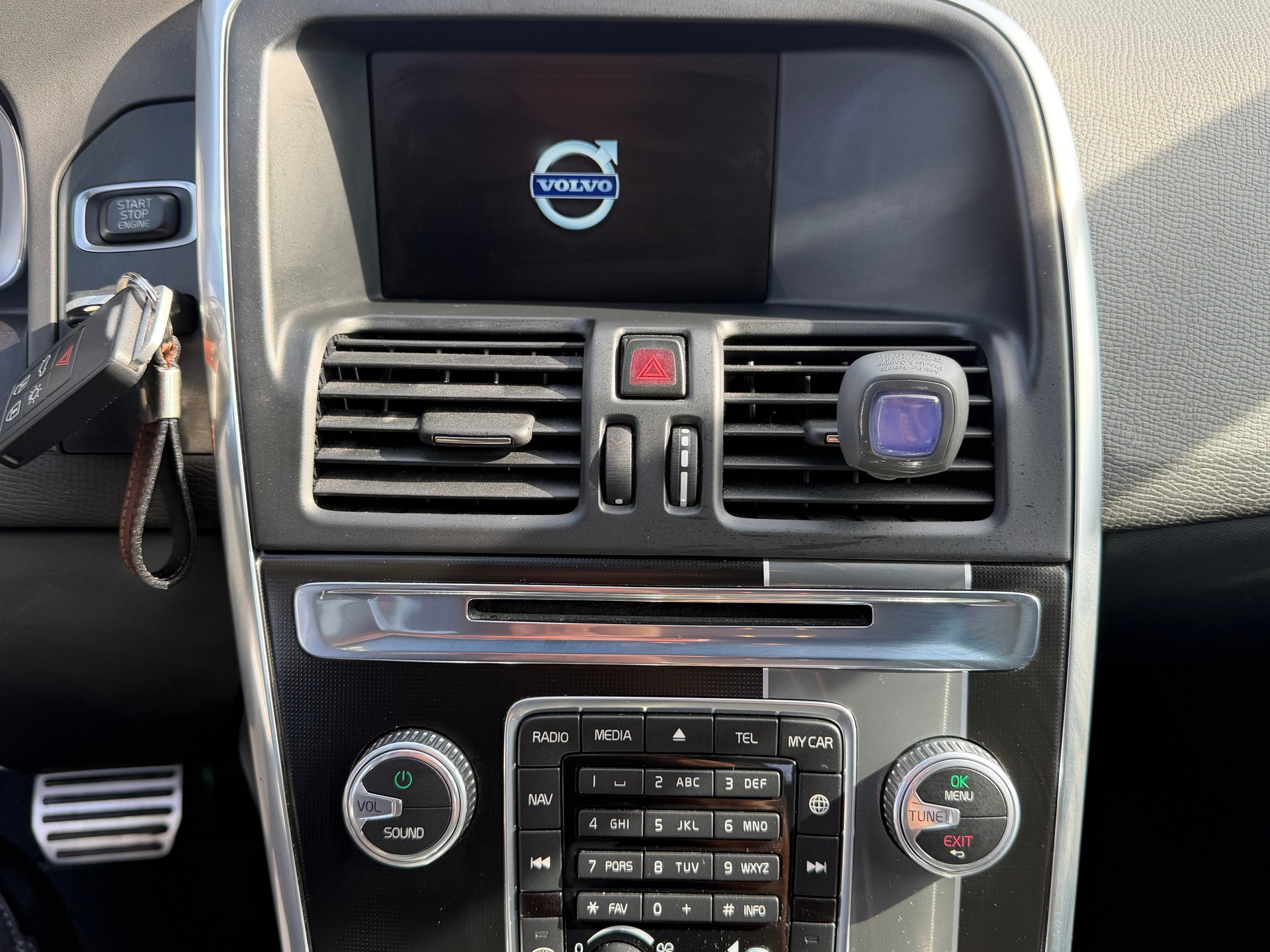 VOLVO XC60 D5 AWD Summum R-Design Geartronic-image-16