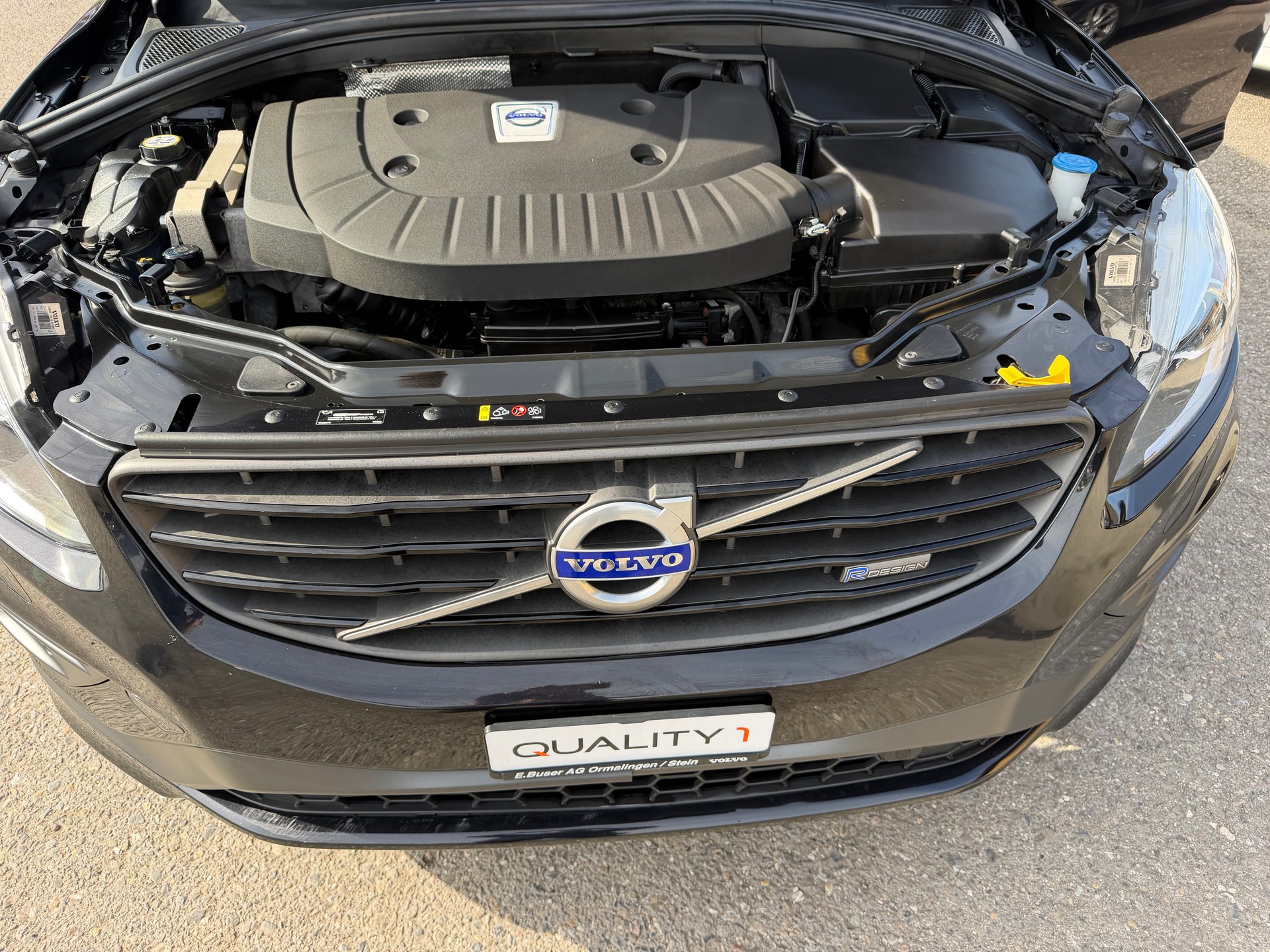 VOLVO XC60 D5 AWD Summum R-Design Geartronic-image-18