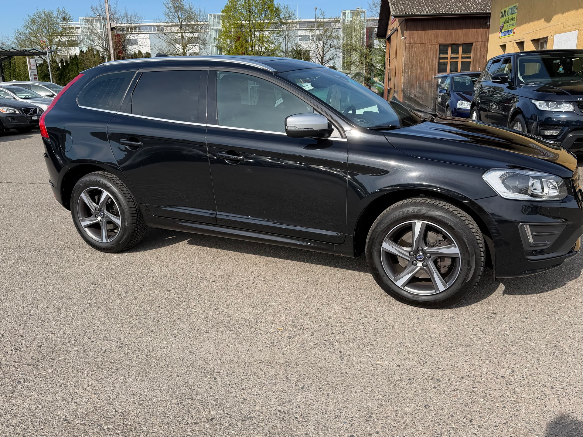 VOLVO XC60 D5 AWD Summum R-Design Geartronic-showroom-element-3