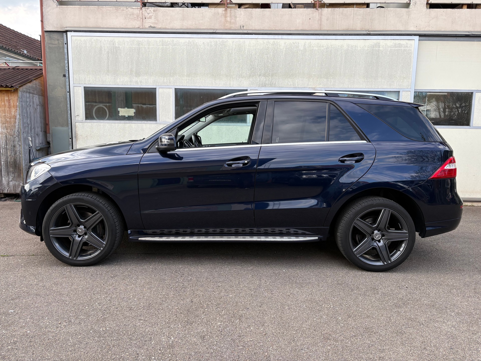 MERCEDES-BENZ ML 350 BlueTEC Executive 4Matic 7G-Tronic-showroom-element-2