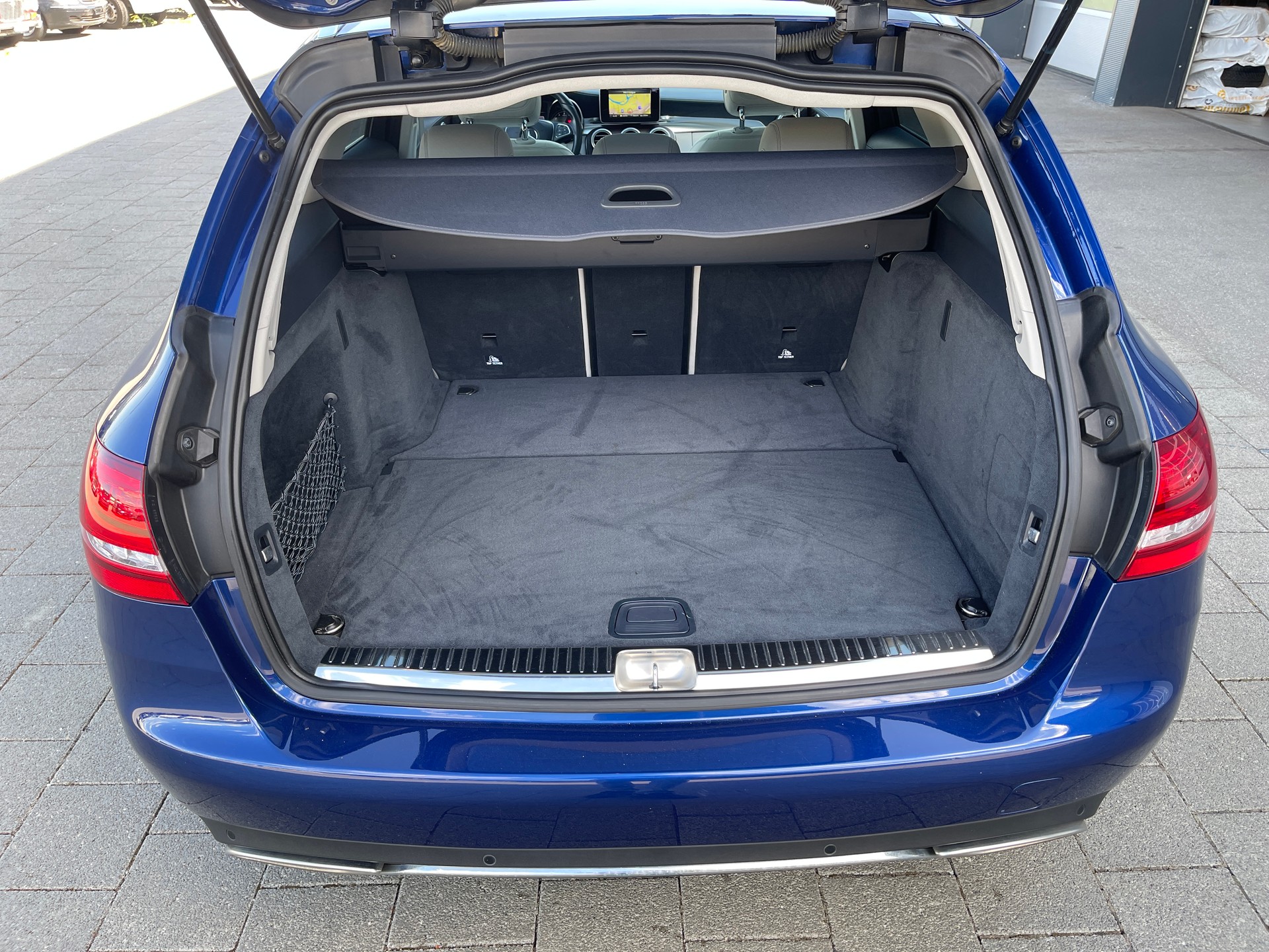 MERCEDES-BENZ C 400 Avantgarde 4Matic 7G-Tronic-image-14