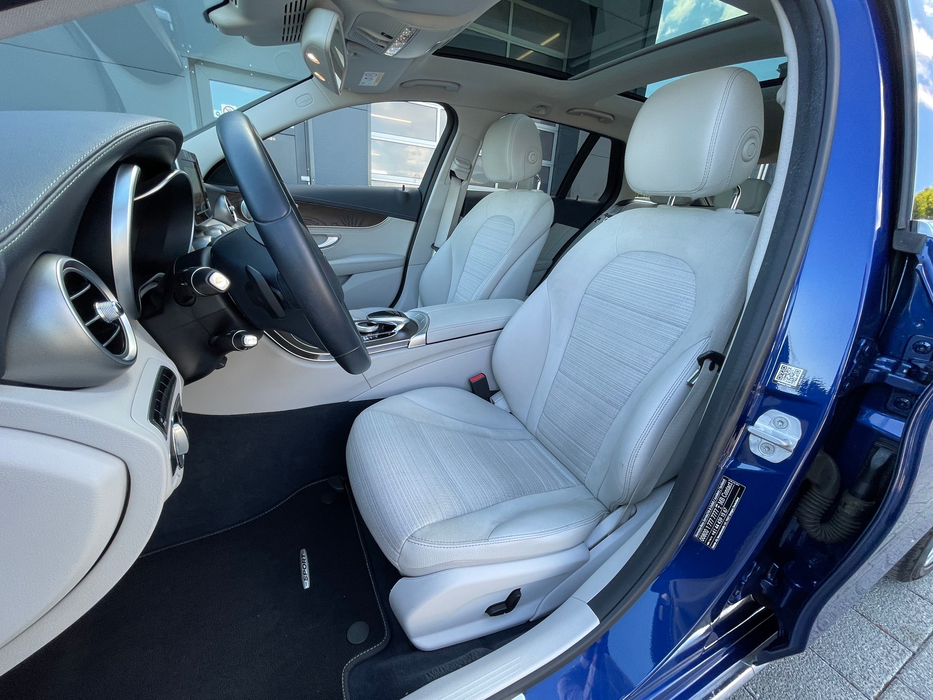 MERCEDES-BENZ C 400 Avantgarde 4Matic 7G-Tronic-image-11