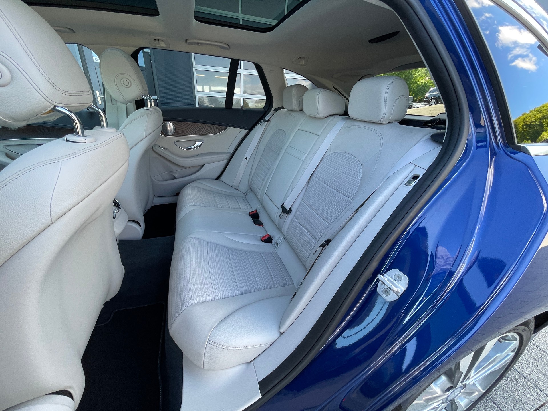 MERCEDES-BENZ C 400 Avantgarde 4Matic 7G-Tronic-image-13