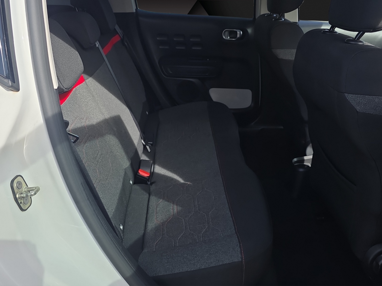 CITROEN C3 1.2i PureTech Shine-image-16