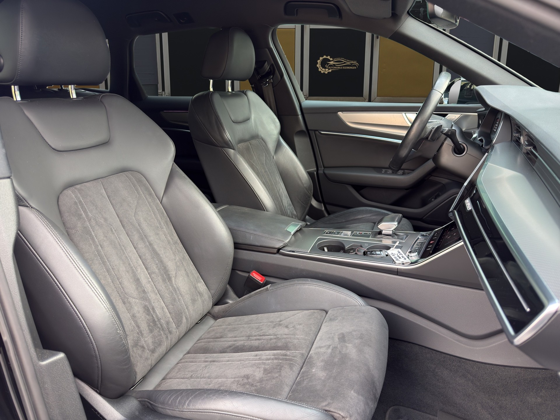 AUDI A6 Avant 2.0 40 TDI Sport quattro S-Tronic-image-9